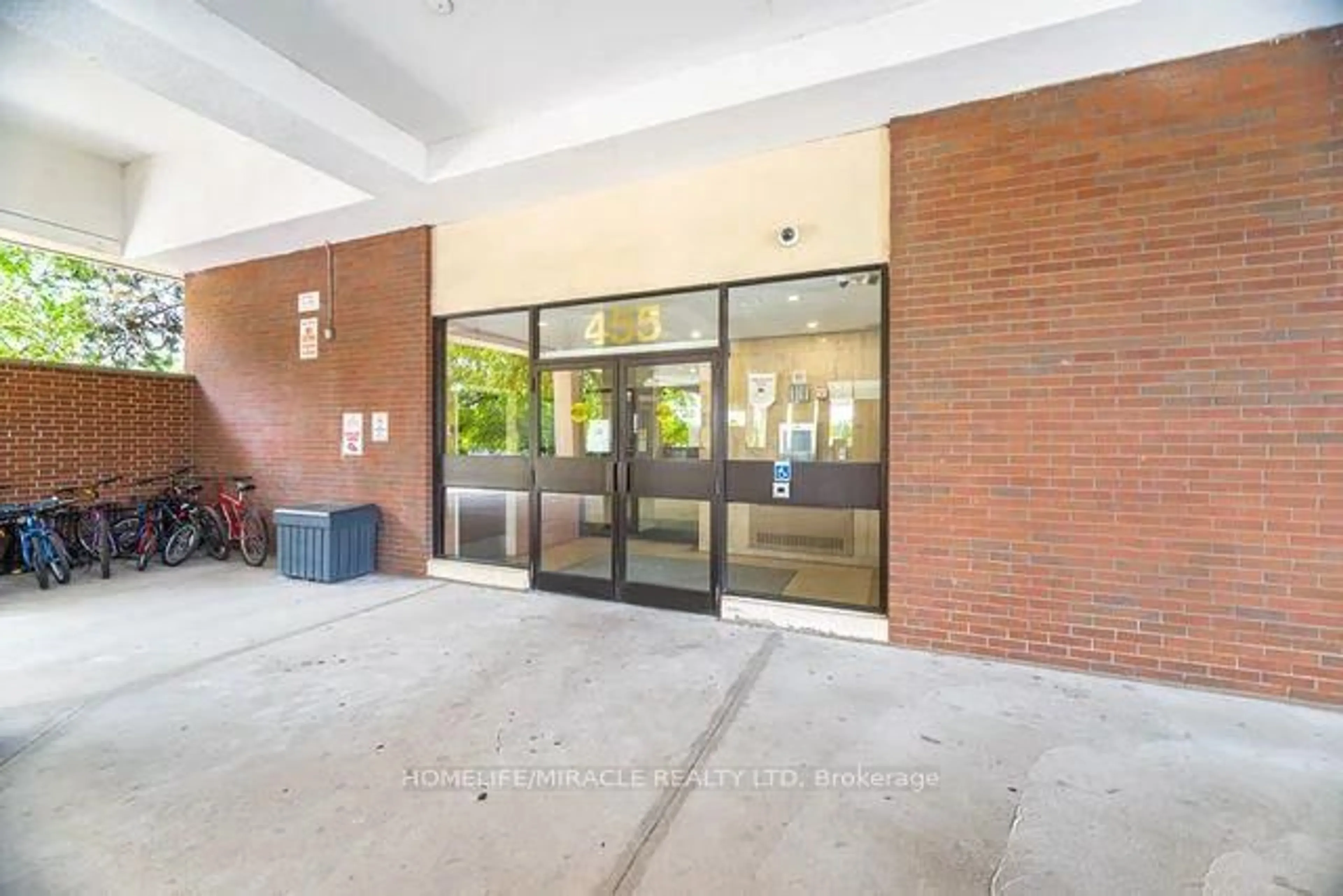 Indoor foyer for 455 Sentinel Rd #1112, Toronto Ontario M3J 1V5