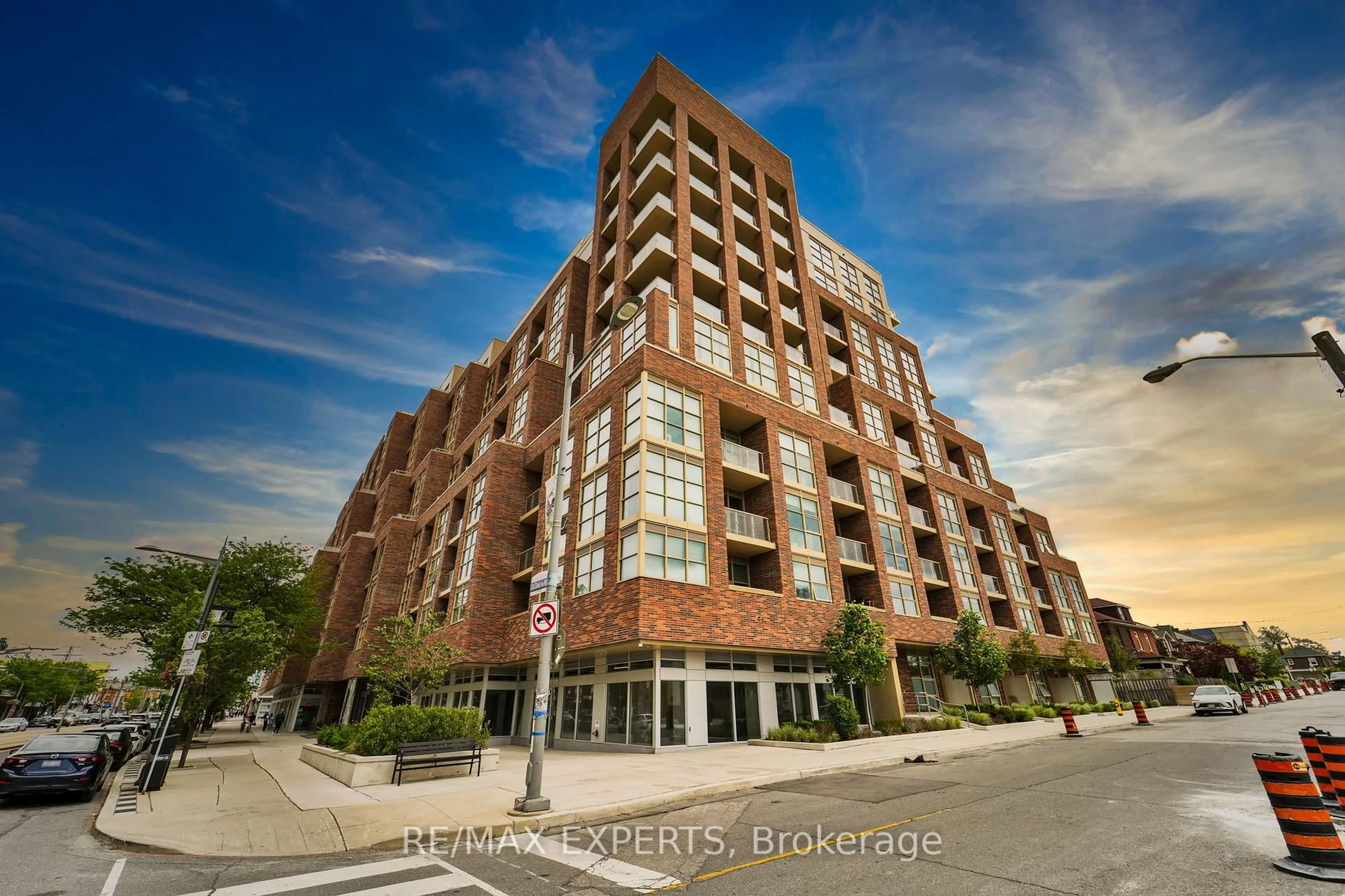 Unknown for 1787 St Clair Ave #214, Toronto Ontario M6N 0B7