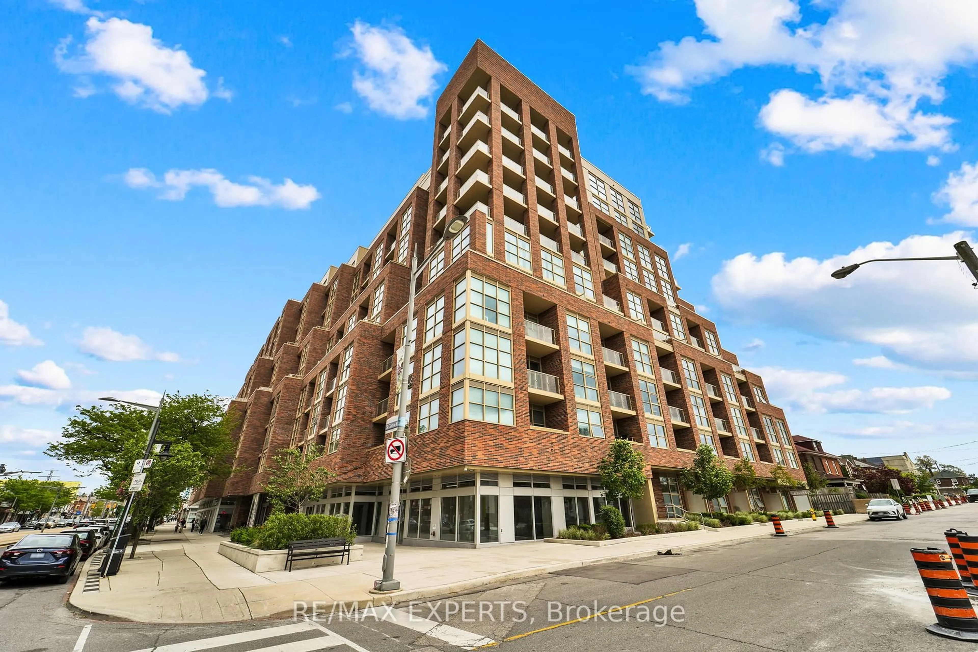 Unknown for 1787 St Clair Ave #214, Toronto Ontario M6N 0B7