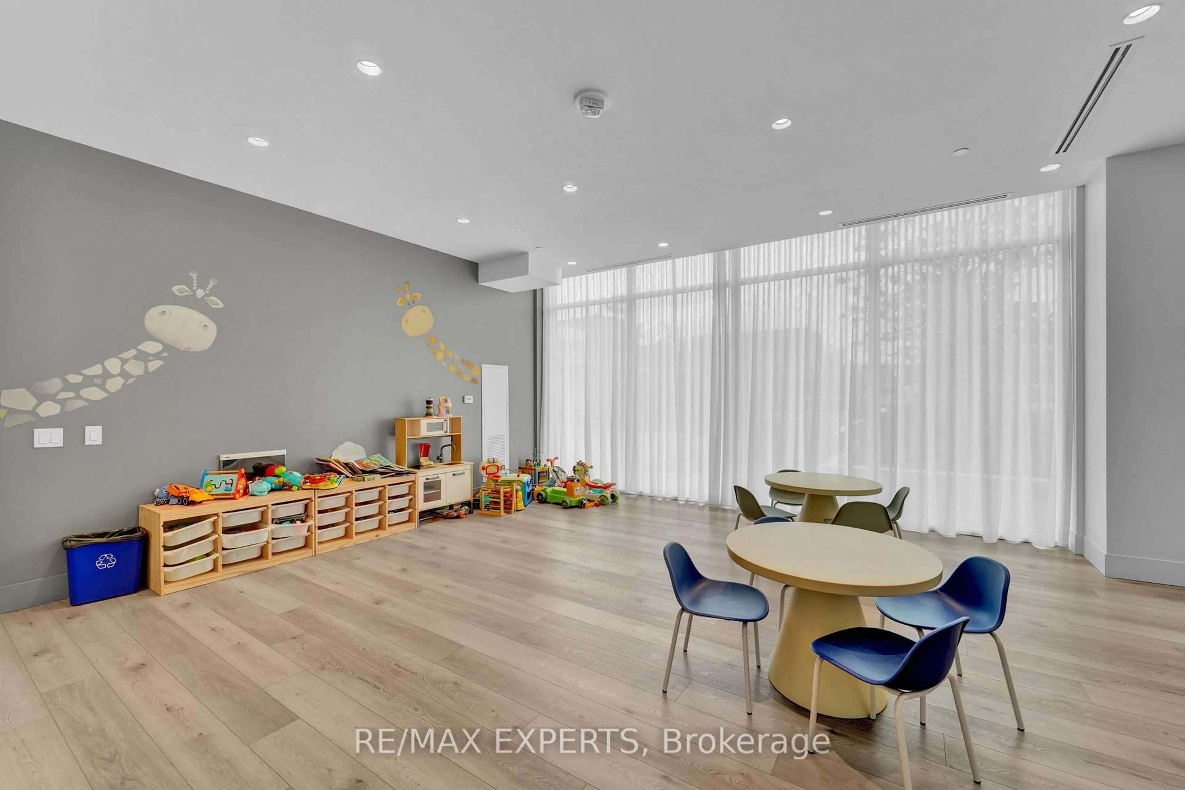 Unknown for 1787 St Clair Ave #214, Toronto Ontario M6N 0B7