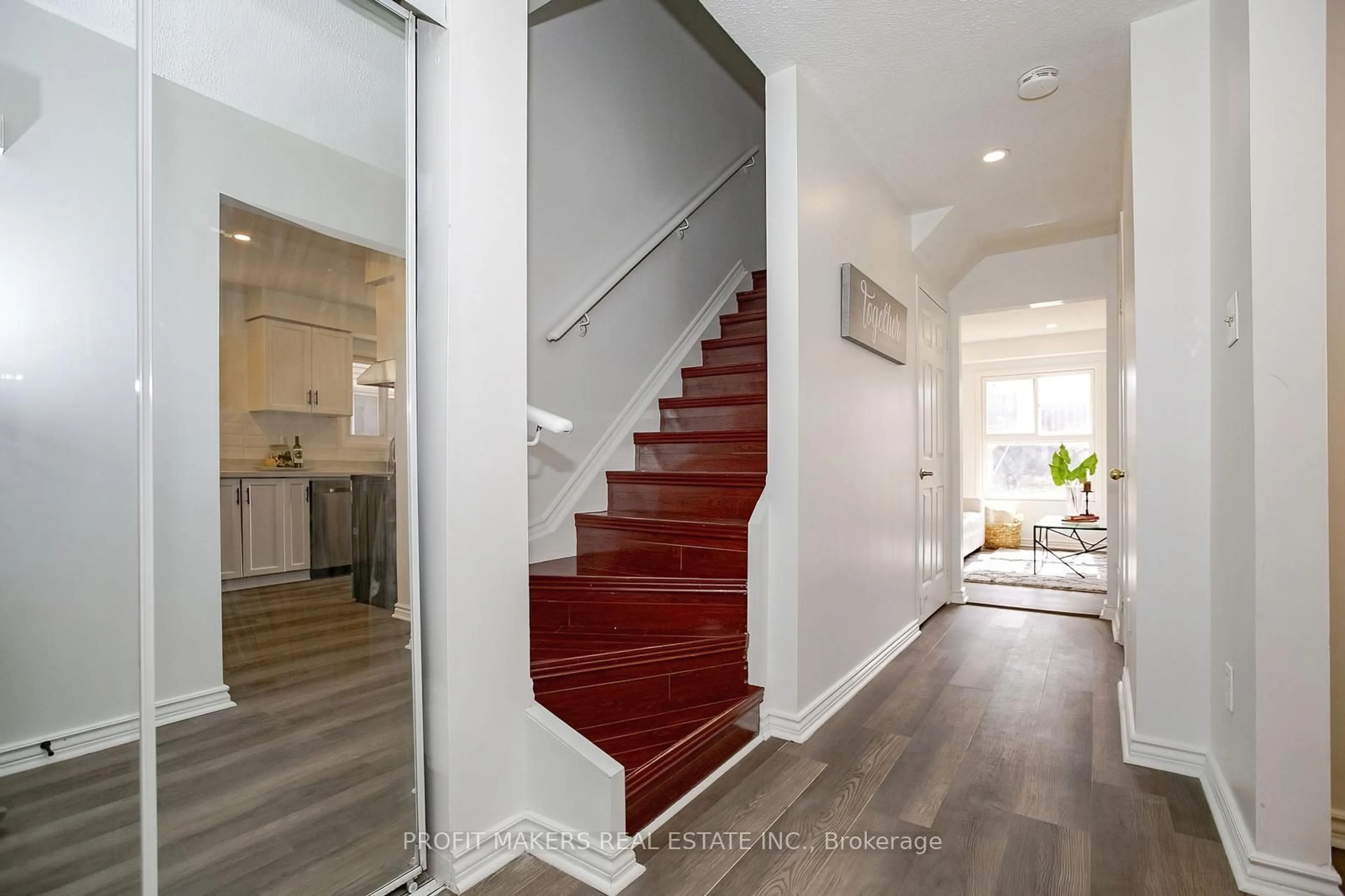 Indoor entryway for 180 Timberlane Dr, Brampton Ontario L6Y 4V7