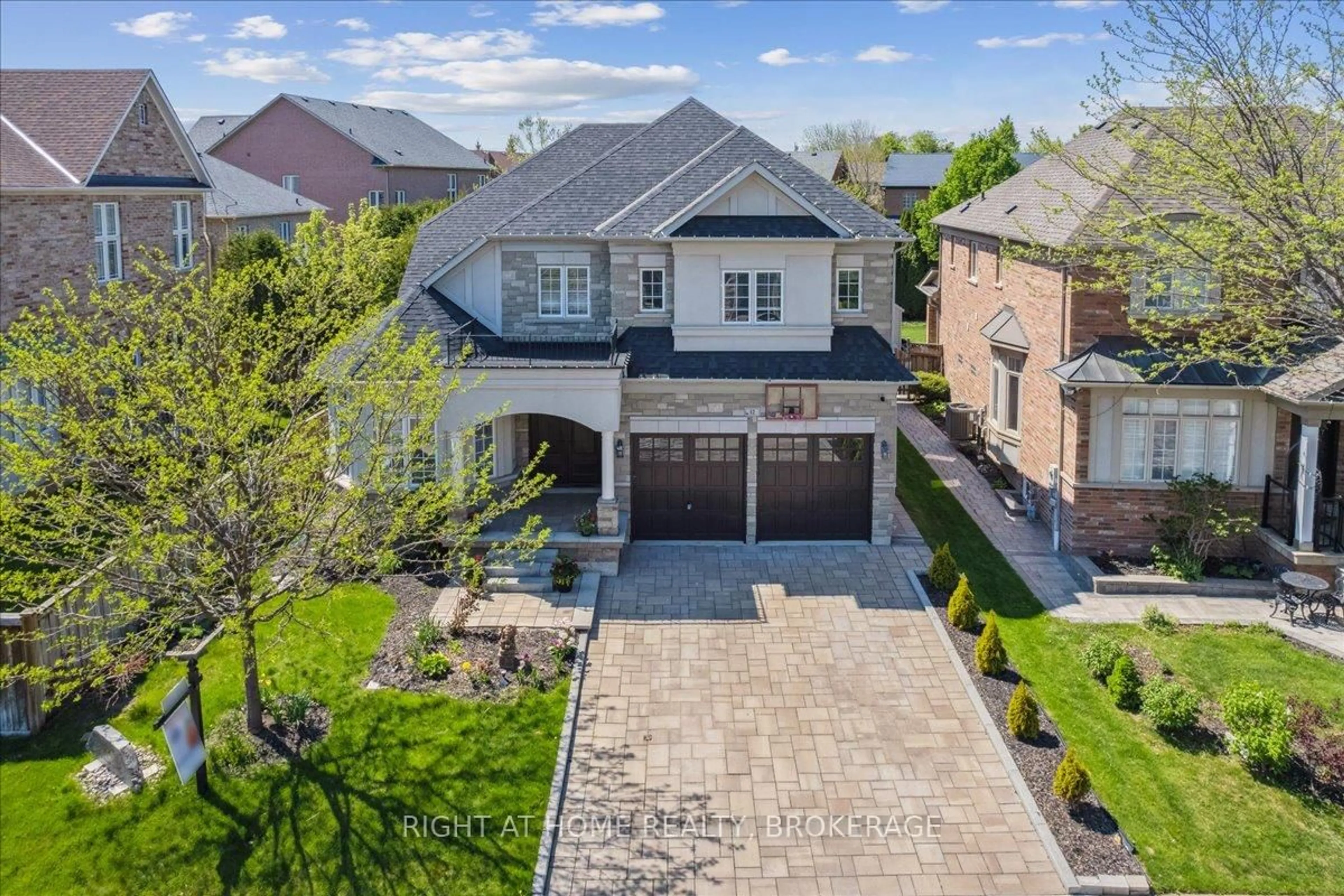 A pic from outside/outdoor area/front of a property/back of a property/a pic from drone, street for 12 Edmonton St, Brampton Ontario L6Y 5L2