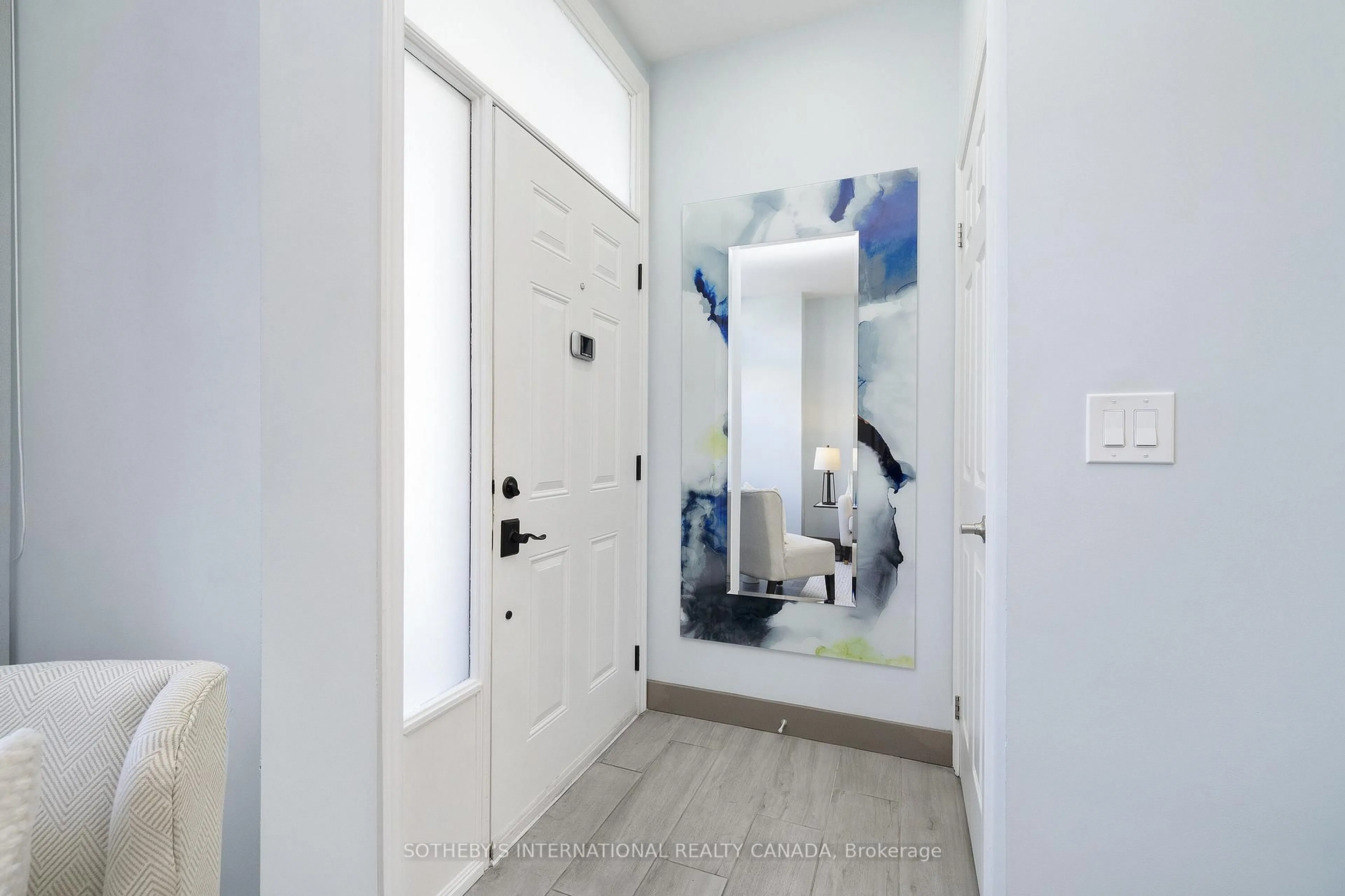 Indoor entryway for 30 Michael Power Pl, Toronto Ontario M9A 5G9