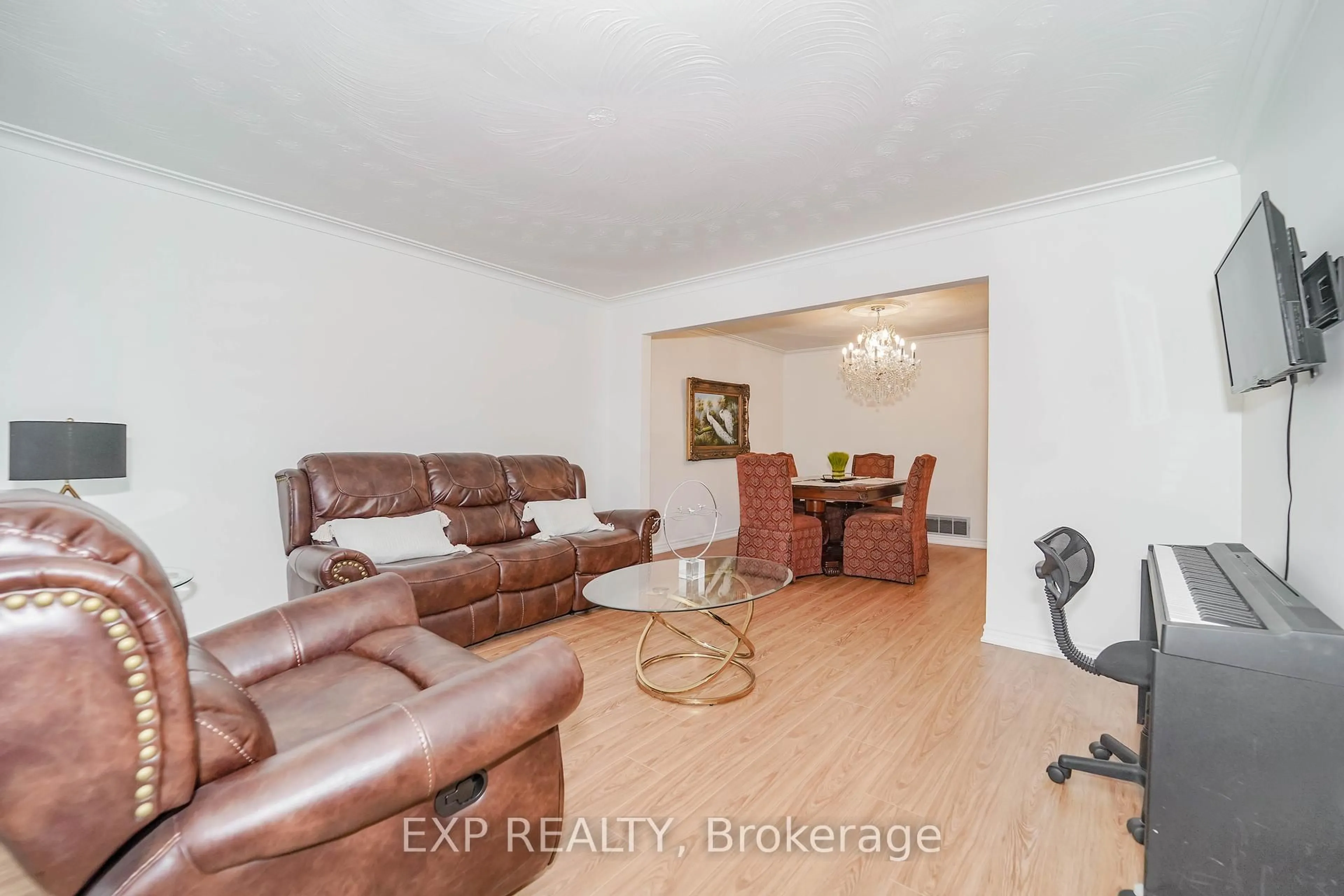 Living room with furniture, unknown for 2144 Sheppard Ave, Toronto Ontario M3N 1A5