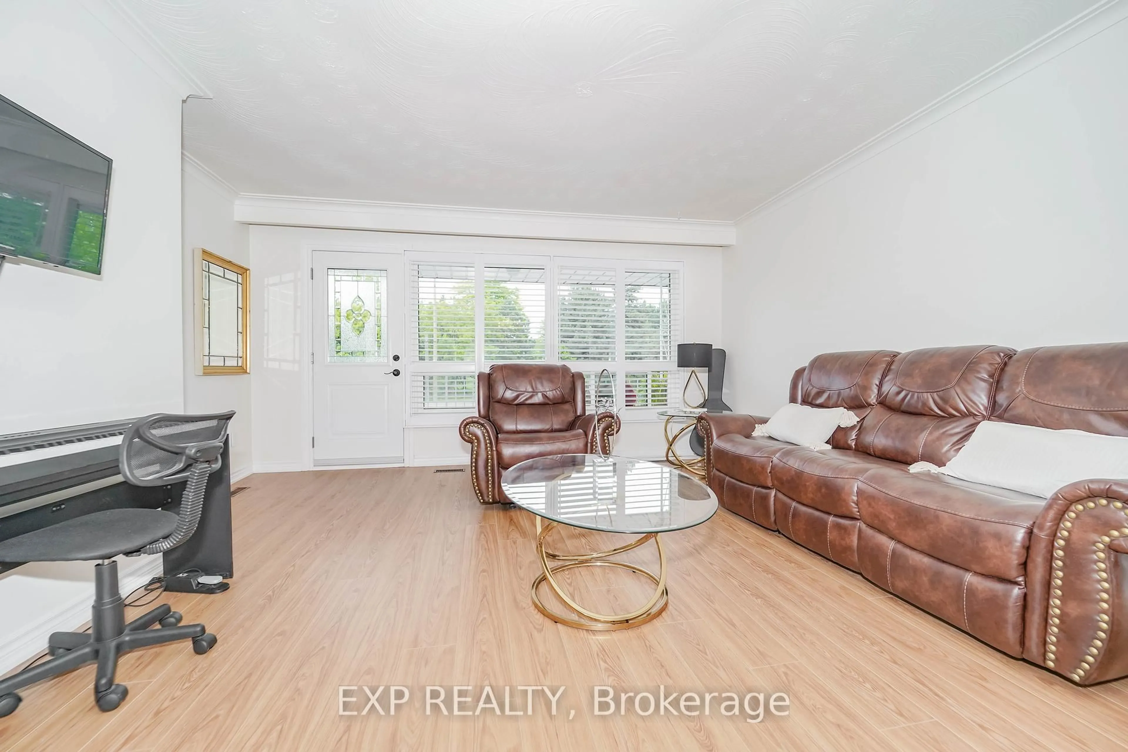 Living room with furniture, wood/laminate floor for 2144 Sheppard Ave, Toronto Ontario M3N 1A5