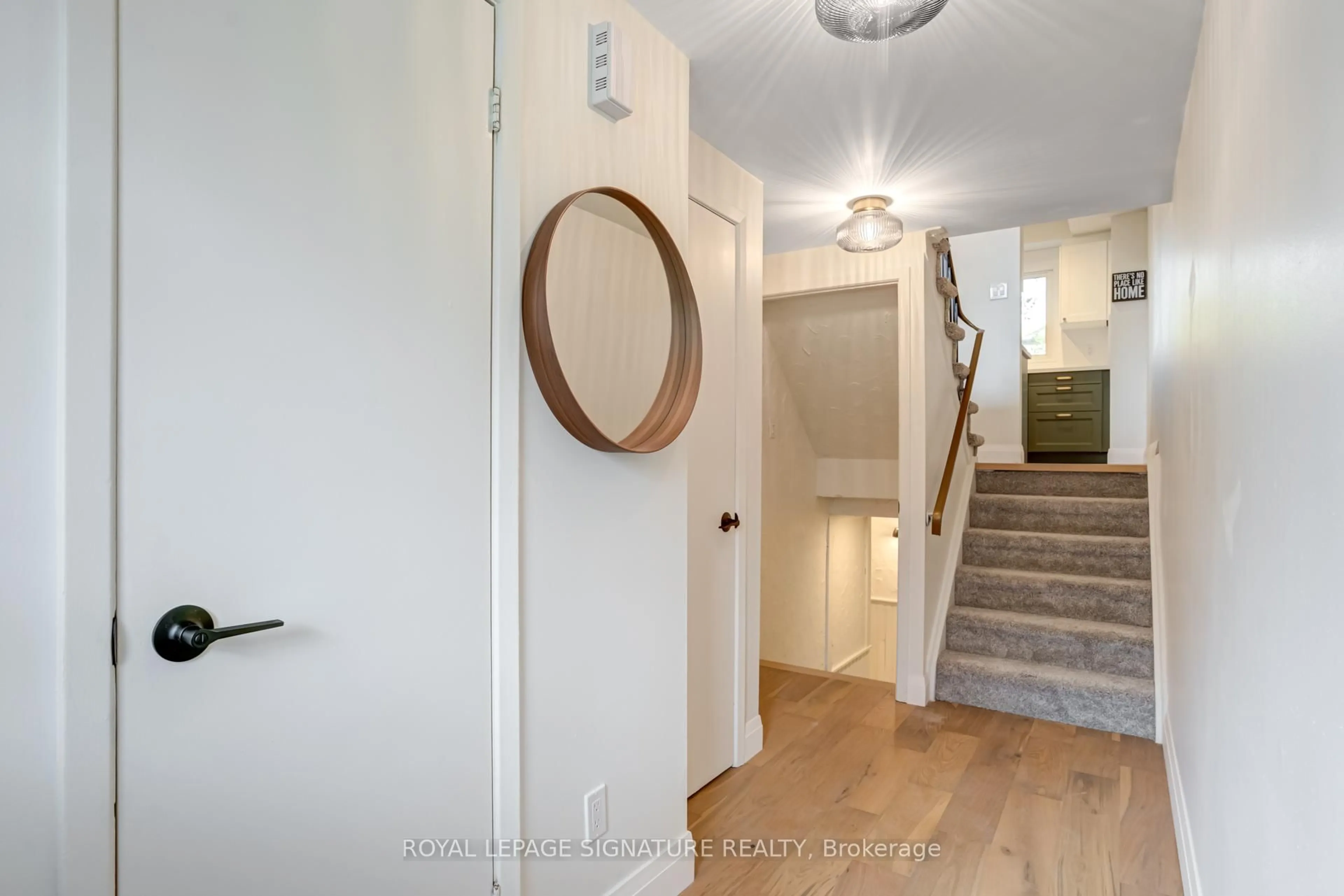 Indoor entryway for 235 Bronte St #48, Milton Ontario L9T 3V8