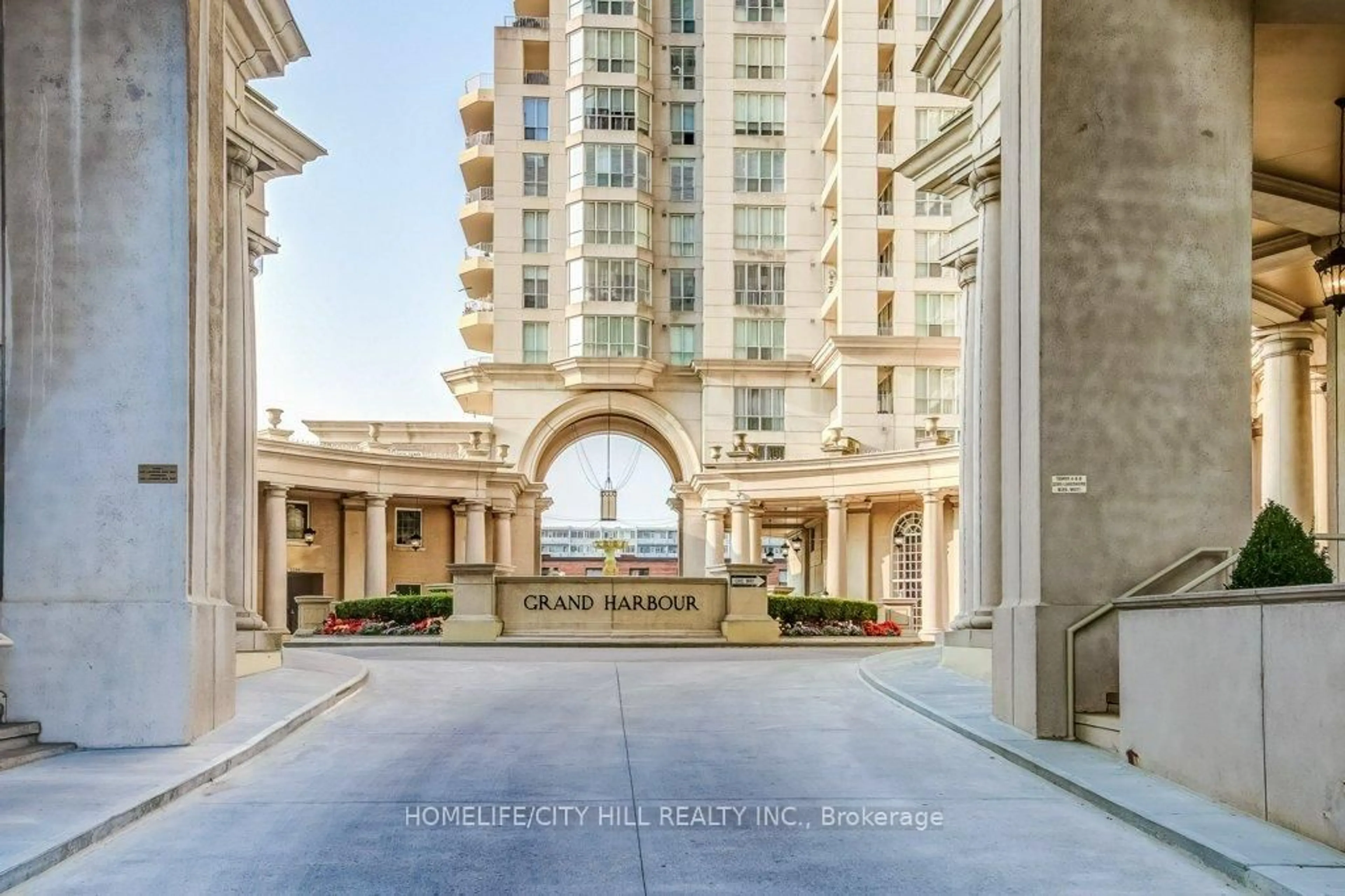 Indoor foyer for 2285 Lake Shore Blvd #506, Toronto Ontario M8V 3X9