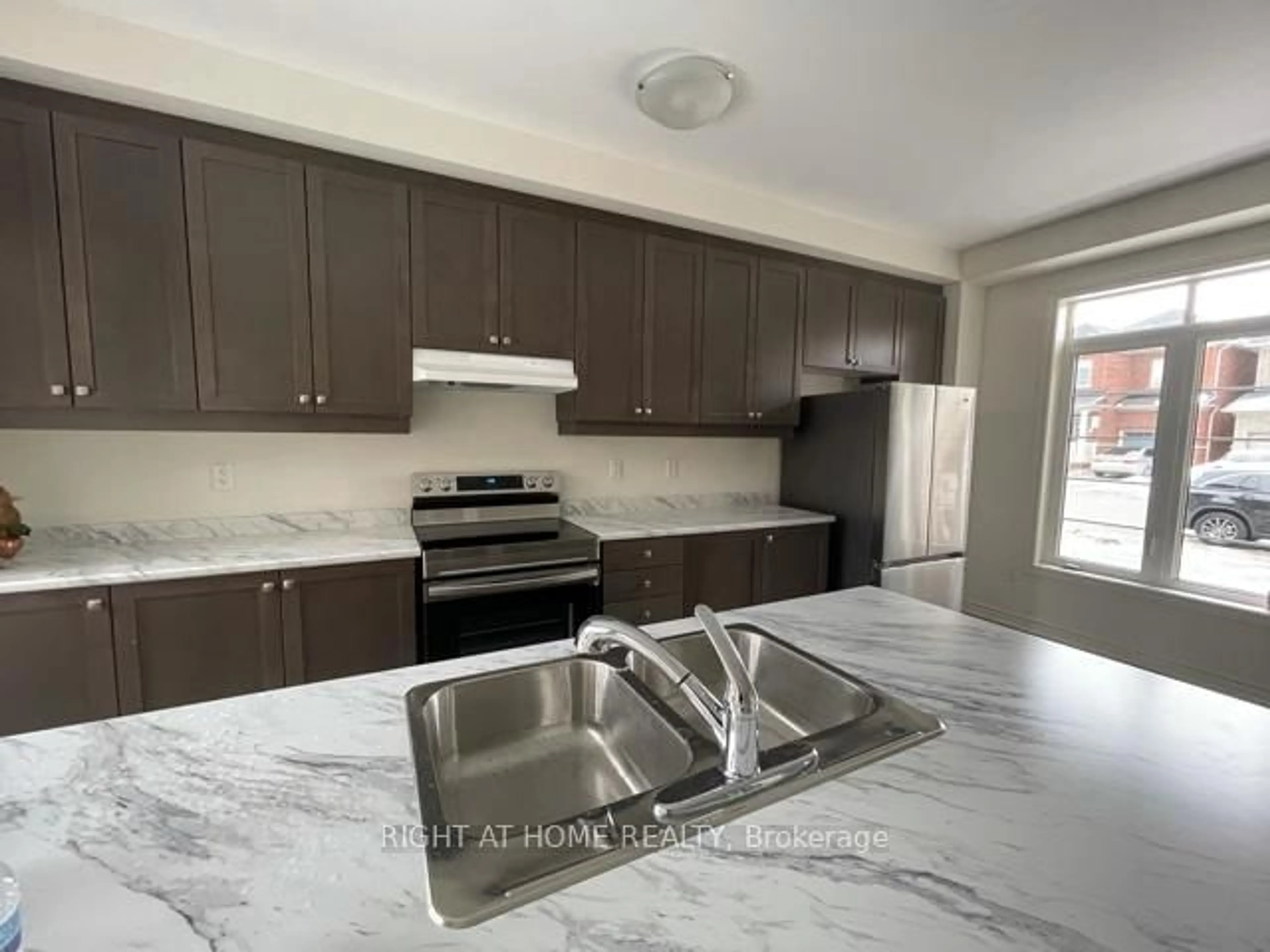 Open concept kitchen, unknown for 259 Clockwork Dr, Brampton Ontario L7A 5C7