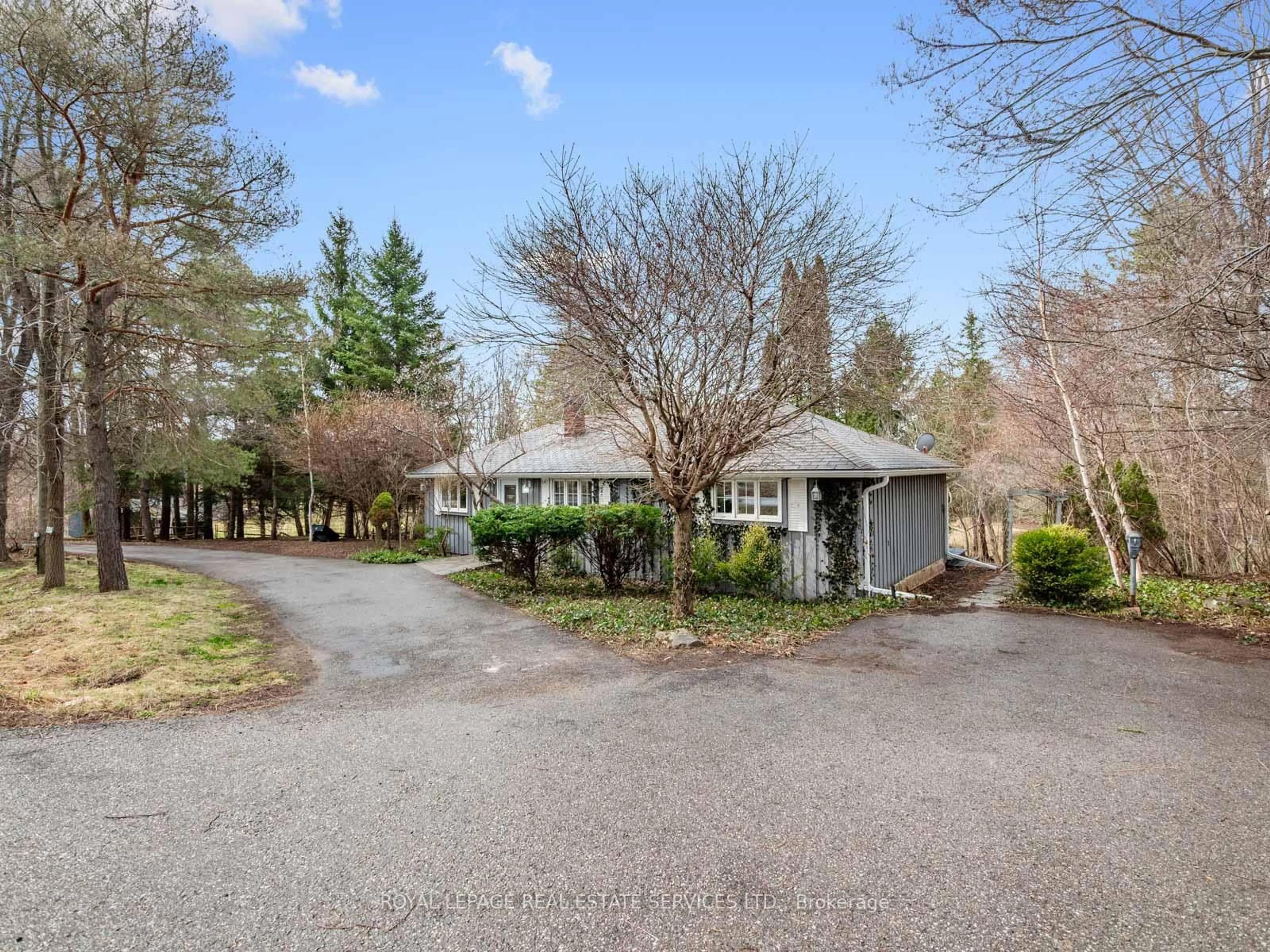 A pic from outside/outdoor area/front of a property/back of a property/a pic from drone, unknown for 15754 Heart Lake Rd, Caledon Ontario L7C 2L2
