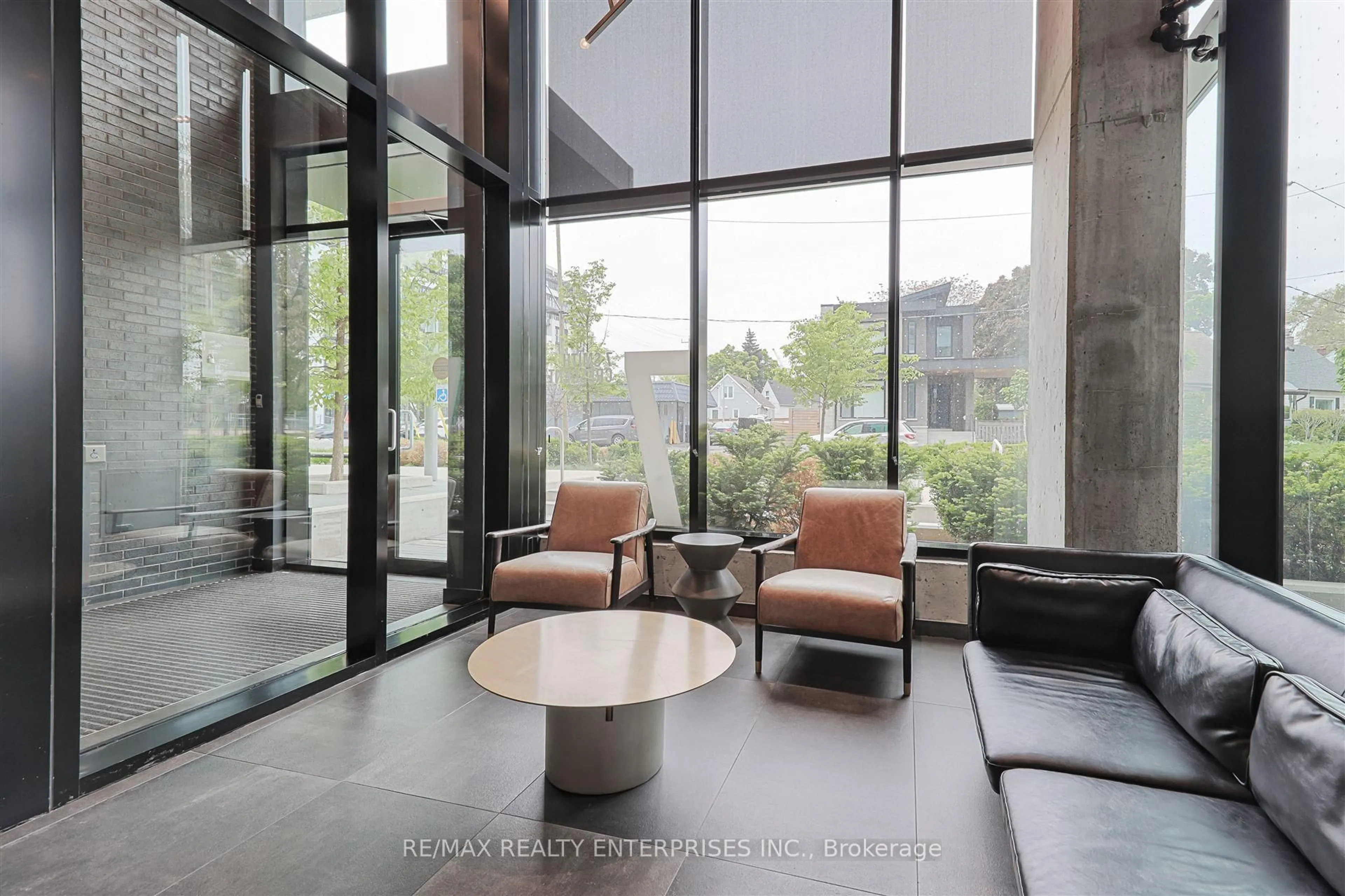 Indoor foyer for 7 Smith Cres #410, Toronto Ontario M8Z 0Z3