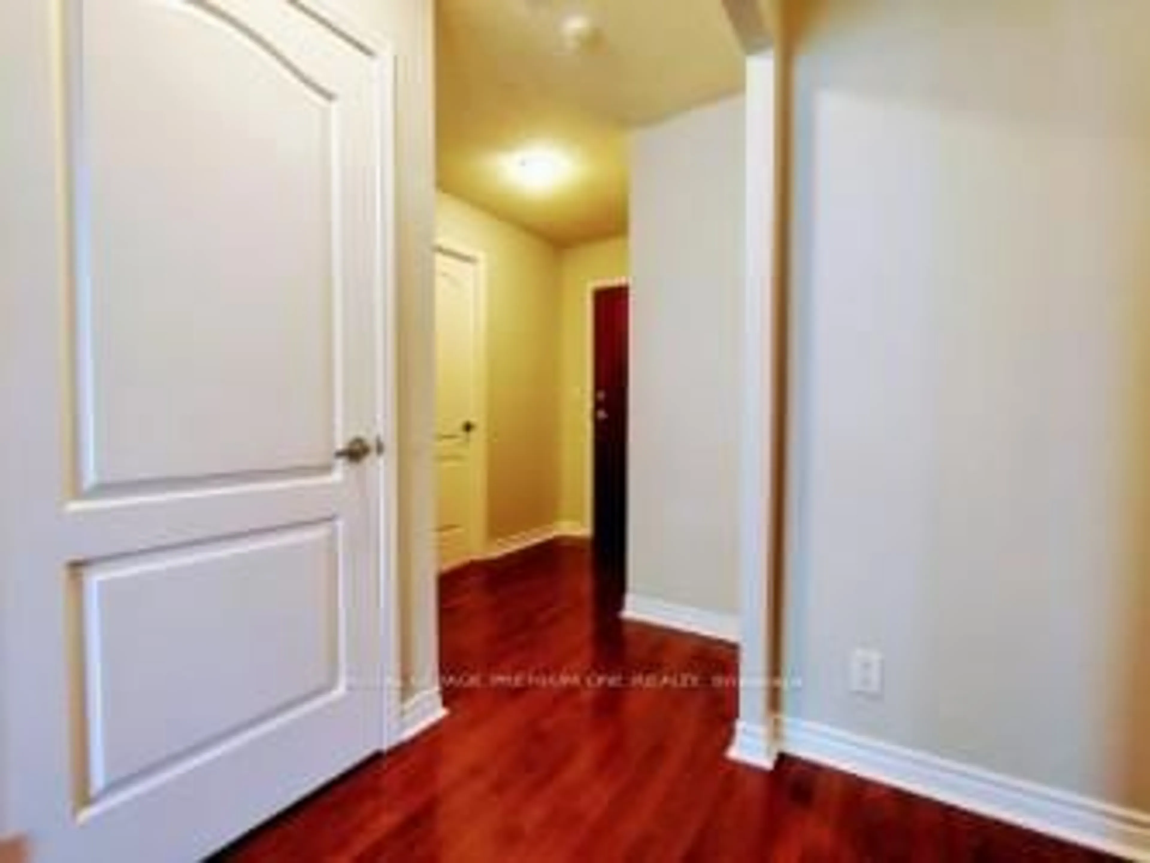 Indoor entryway for 1 Elm Dr #1301, Mississauga Ontario L5B 4M1