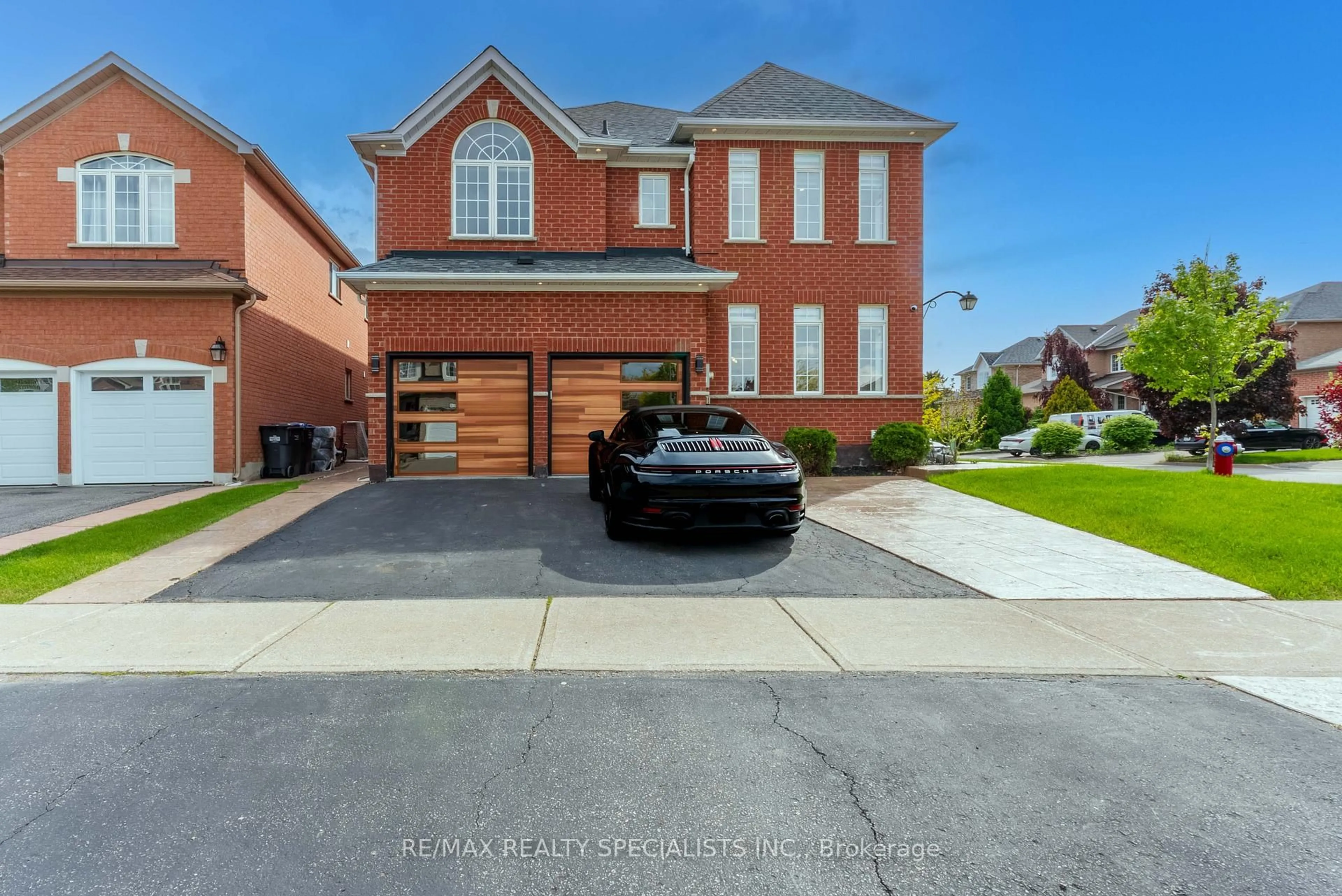 Home with brick exterior material, street for 35 Ewart St, Caledon Ontario L7E 2V4
