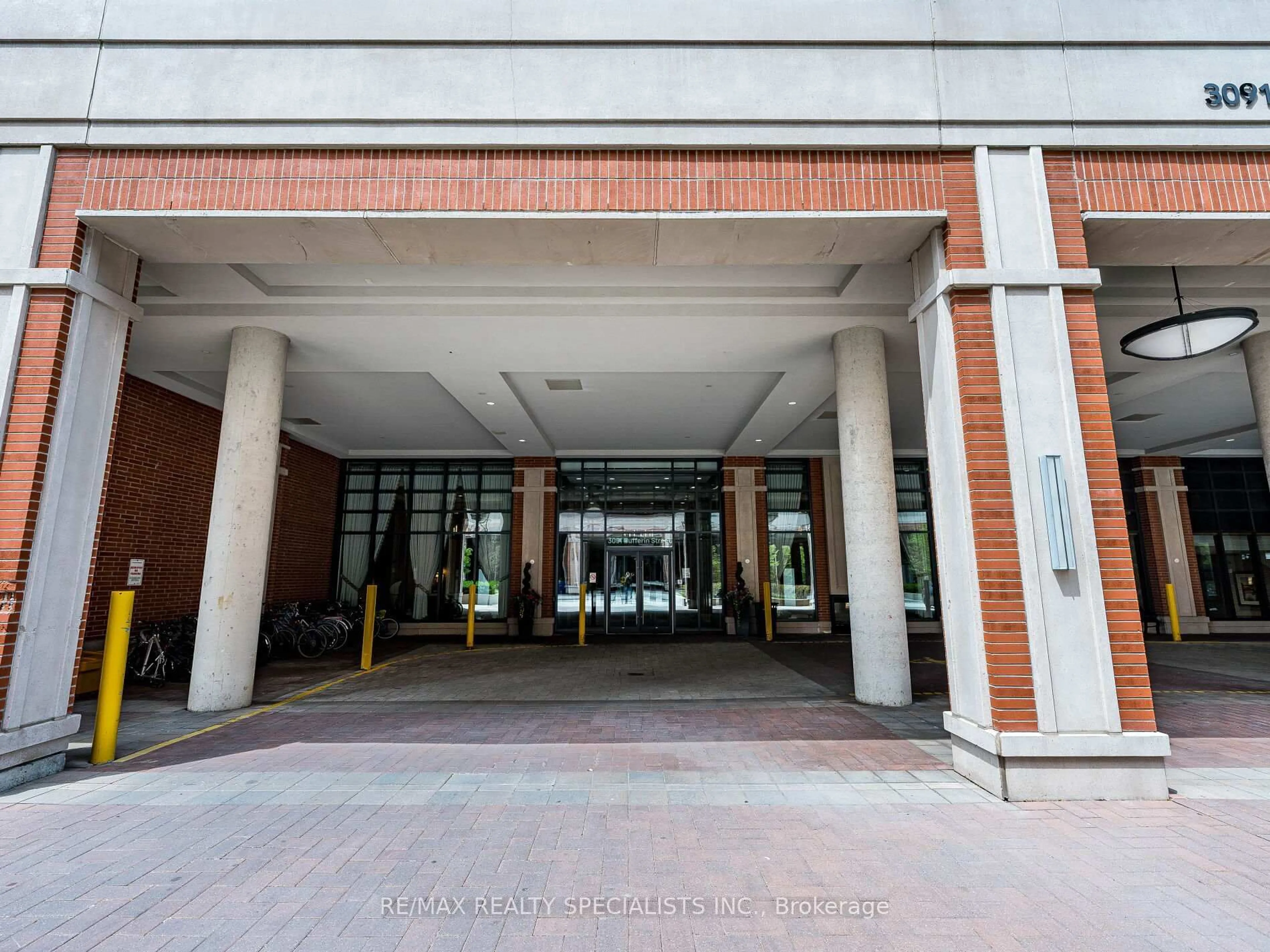 Indoor foyer for 3091 Dufferin St #416, Toronto Ontario M6A 0C4