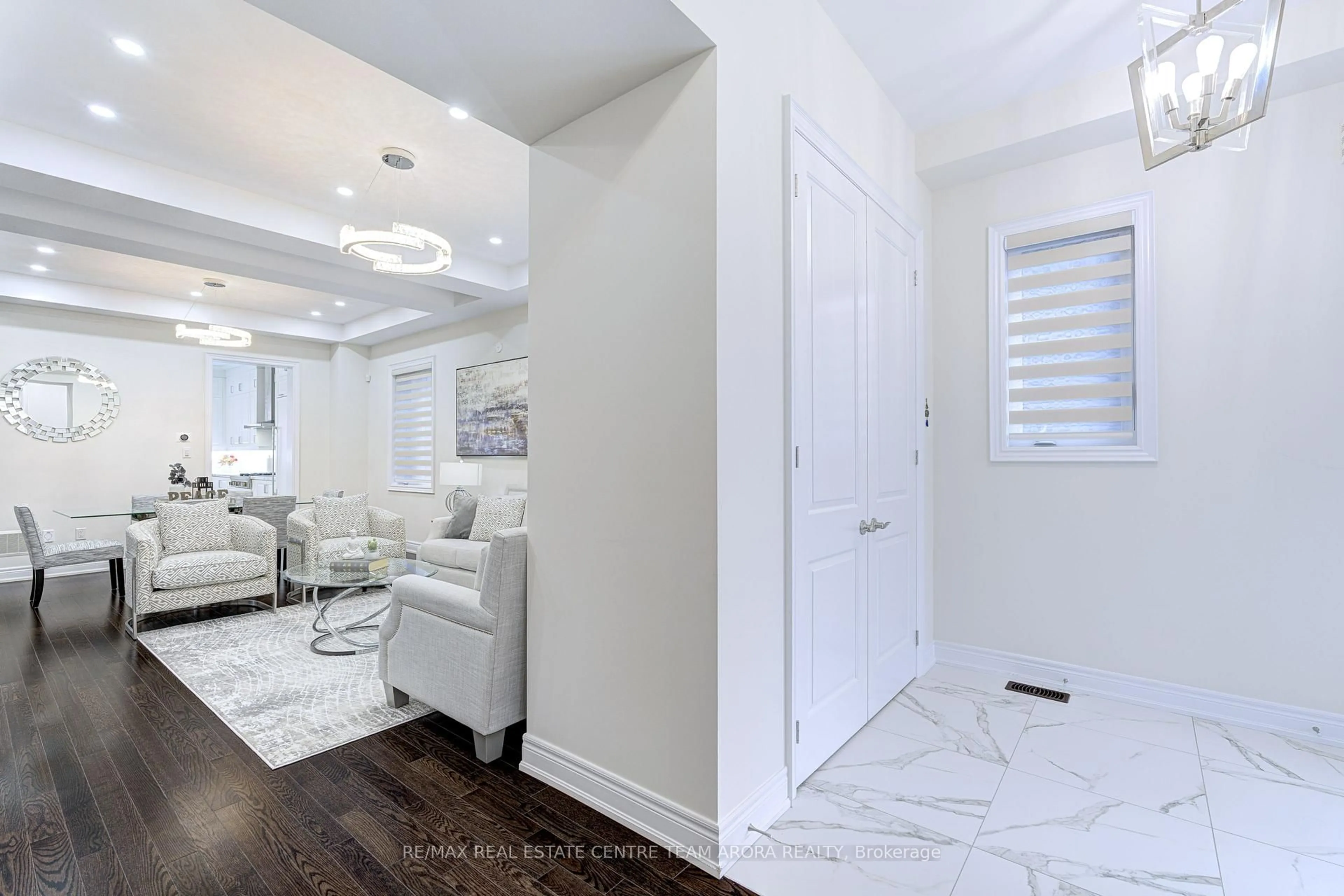 Indoor entryway for 49 Rolling Acres Dr, Brampton Ontario L6X 5R2