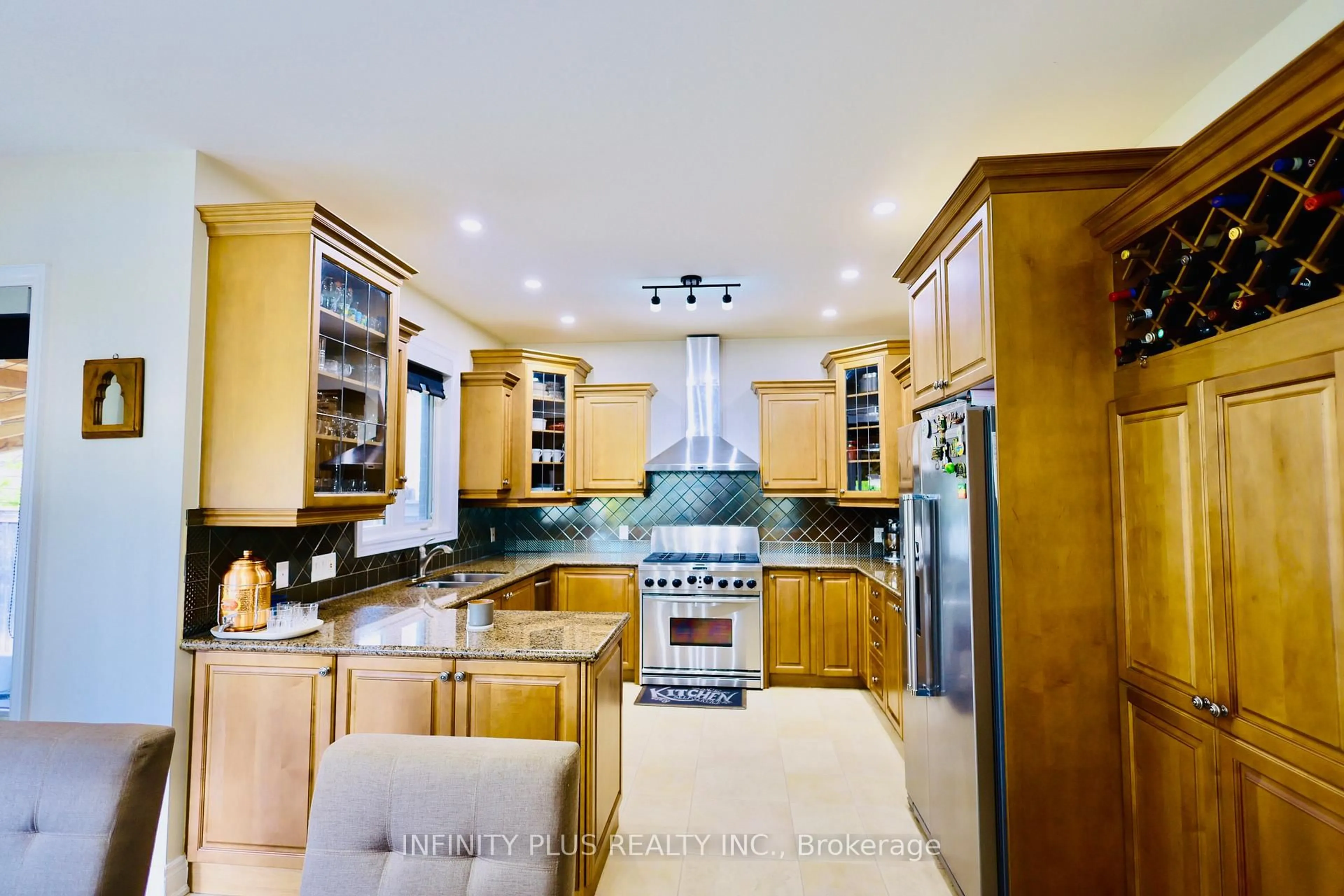 Contemporary kitchen, unknown for 3 Lacoste Blvd, Brampton Ontario L6P 2K4