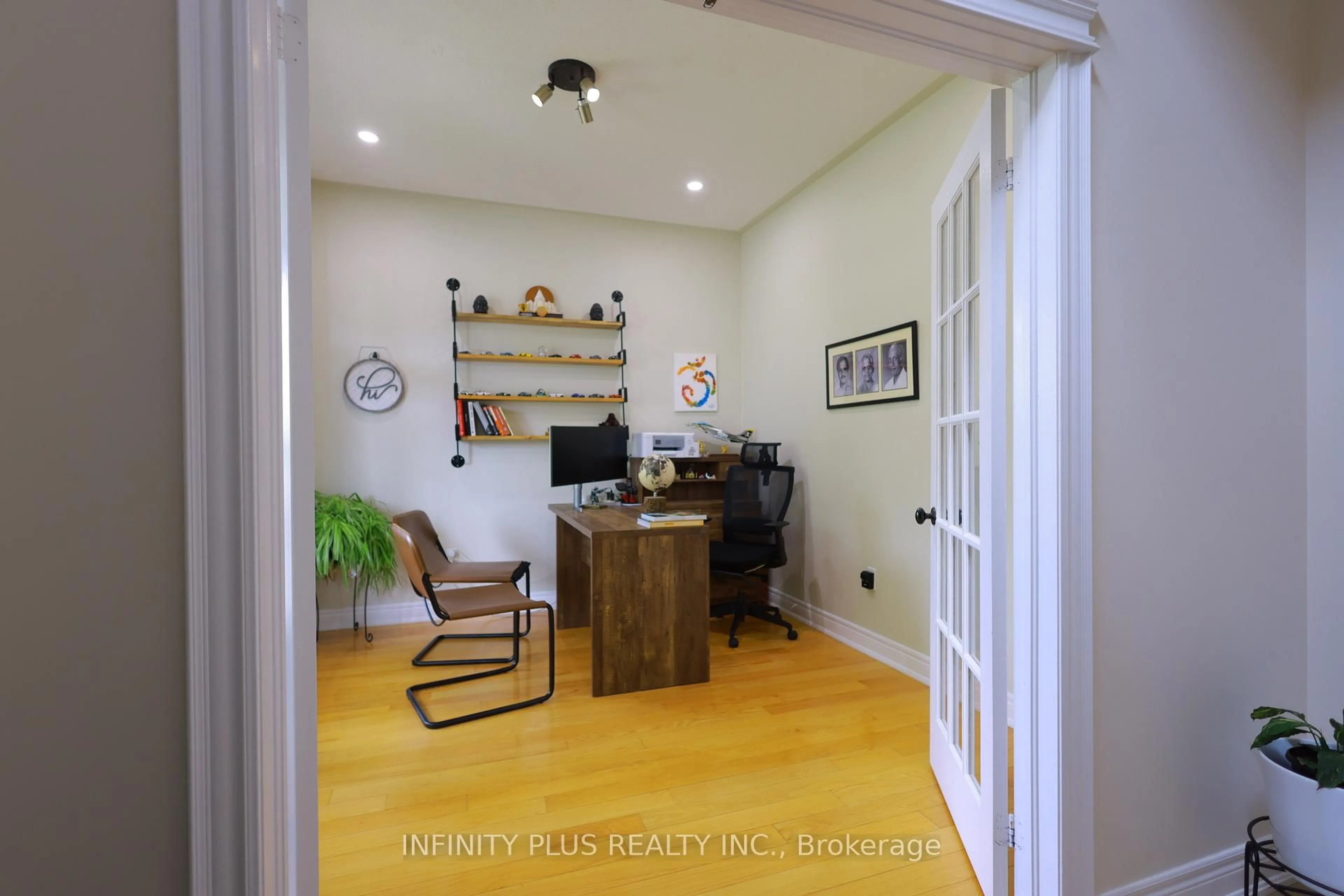 Indoor entryway for 3 Lacoste Blvd, Brampton Ontario L6P 2K4