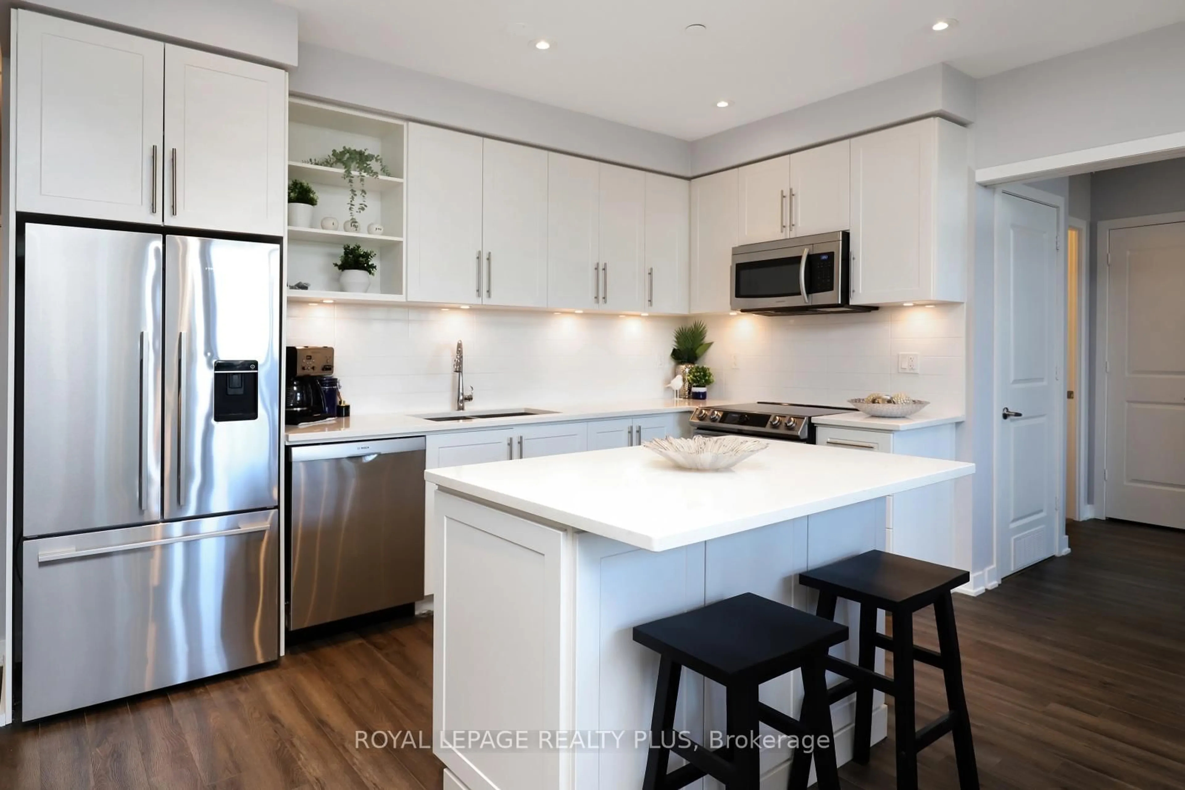Open concept kitchen, unknown for 4699 Glen Erin Dr #109, Mississauga Ontario L5M 2E5