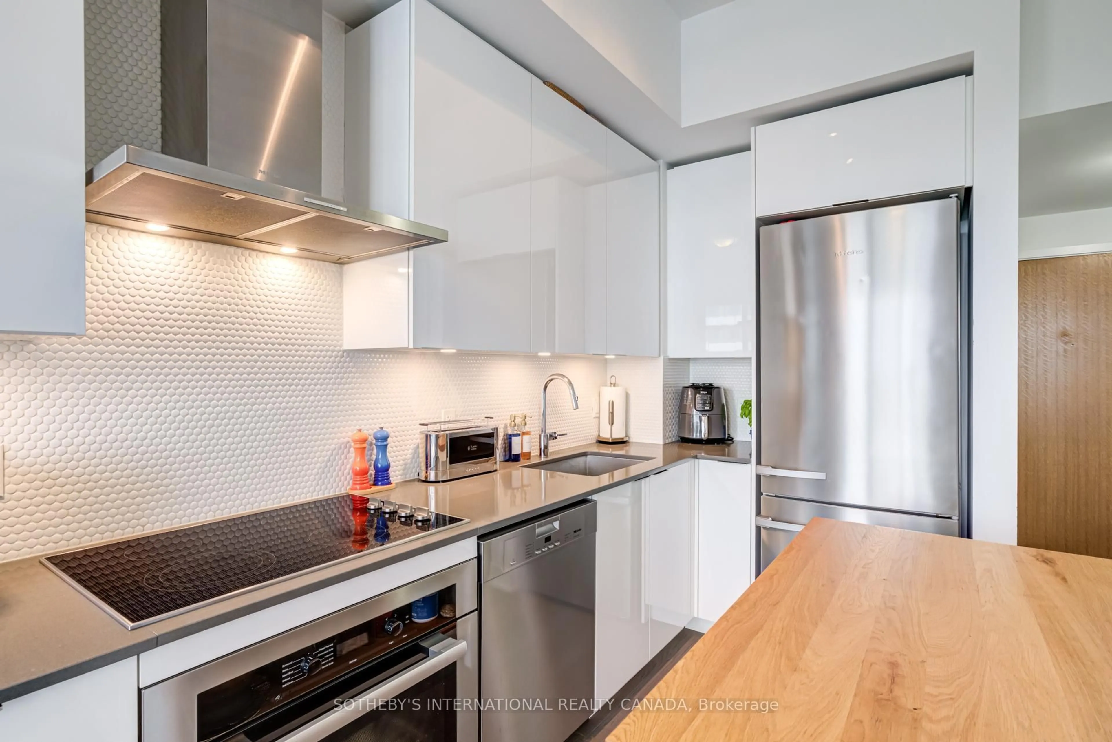 Contemporary kitchen, wood/laminate floor for 20 Shore Breeze Dr #4302, Toronto Ontario M8V 1A1