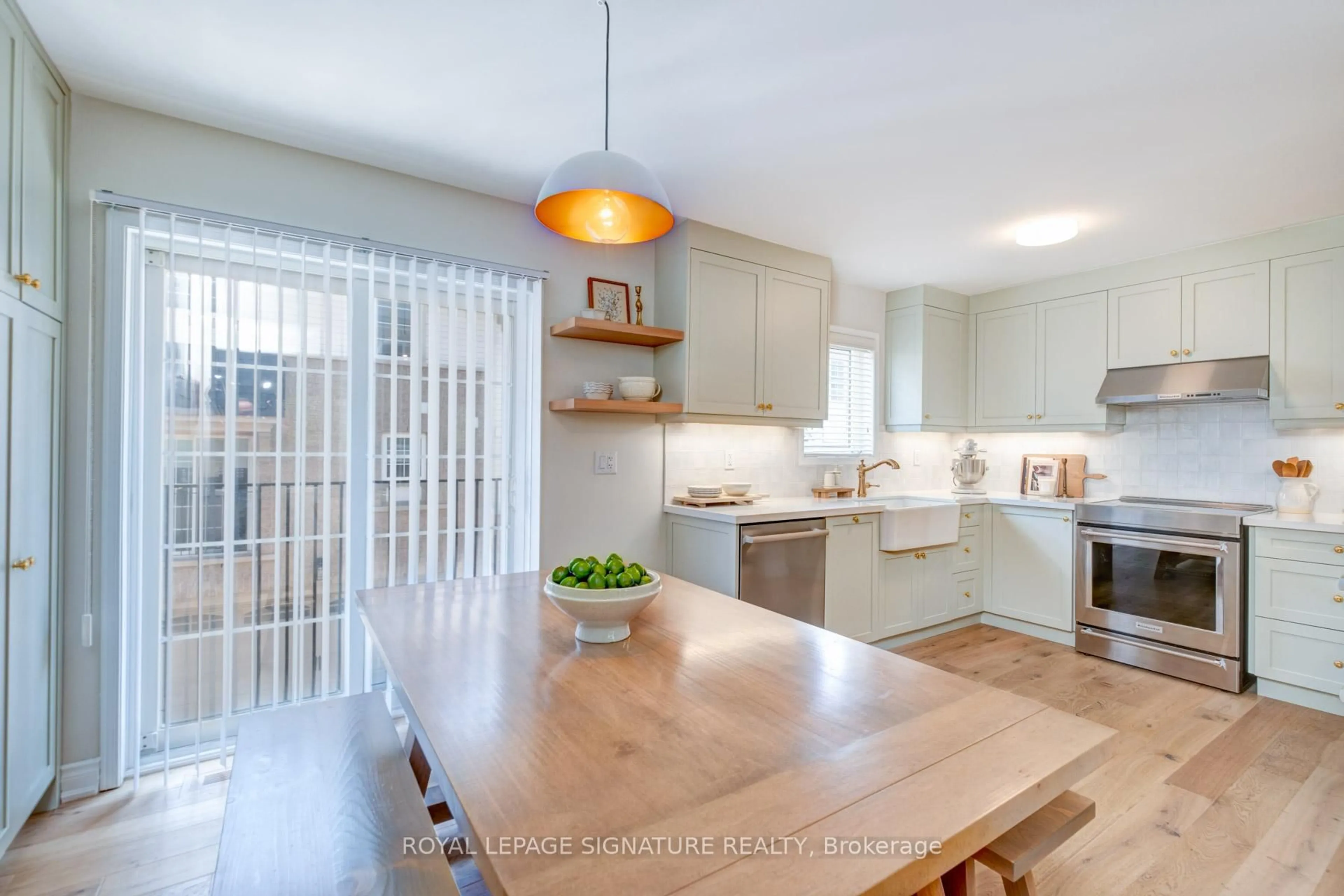 Open concept kitchen, wood/laminate floor for 2361 Parkhaven Blvd #5, Oakville Ontario L6H 7S7