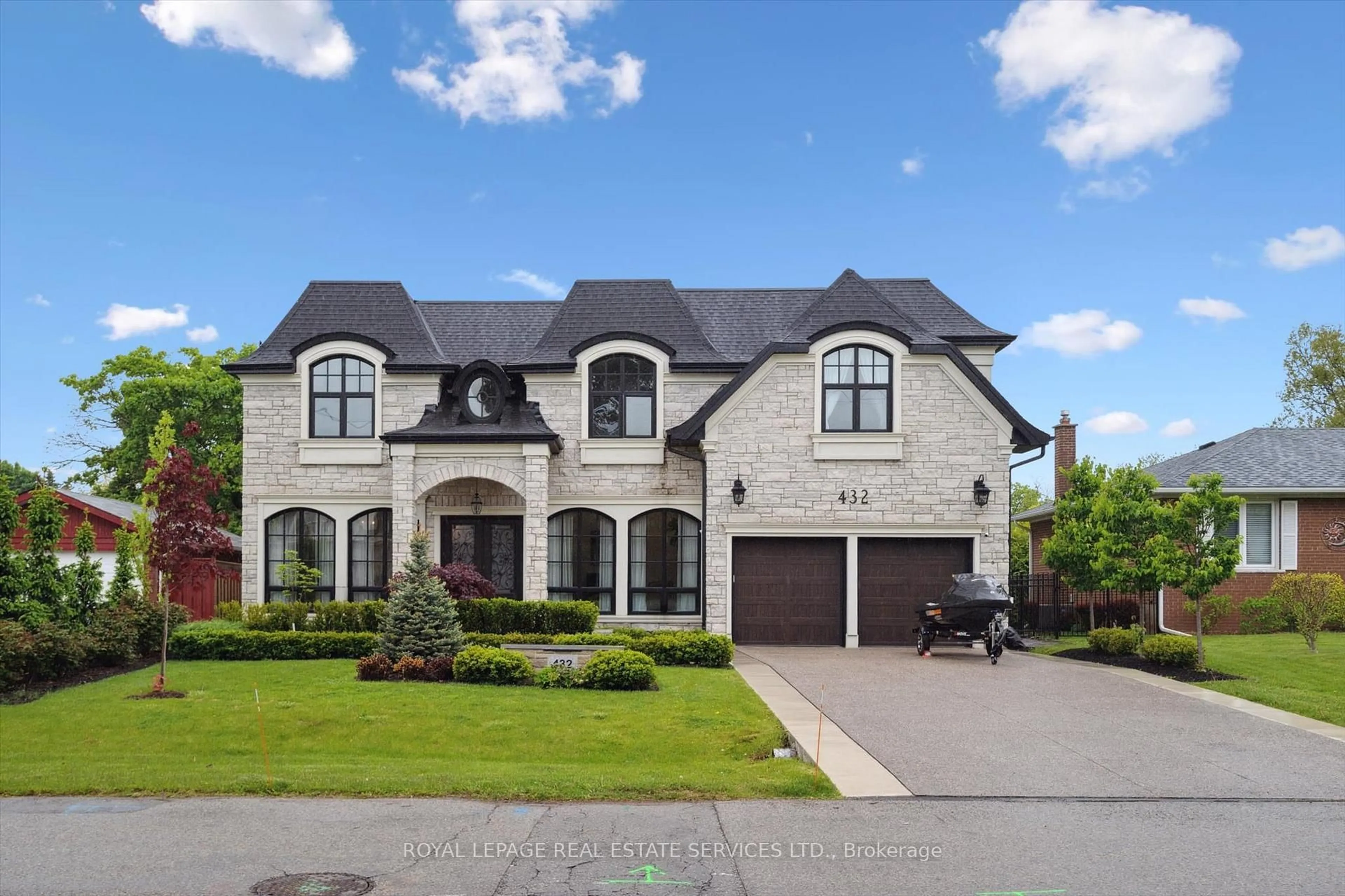 Home with brick exterior material, street for 432 Tennyson Dr, Oakville Ontario L6L 3Z1
