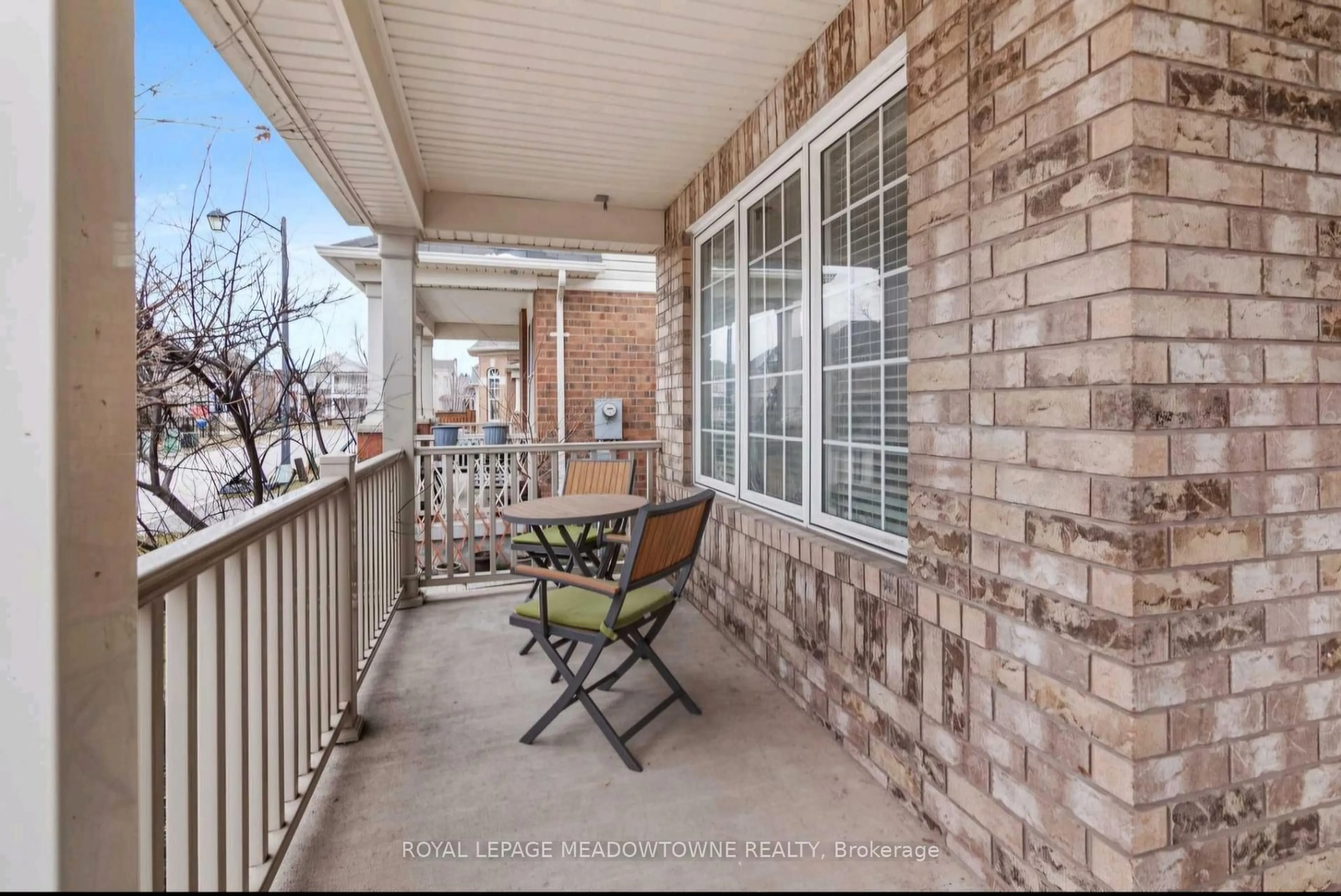 Patio, street for 608 Brothers Cres, Milton Ontario L9T 0G8