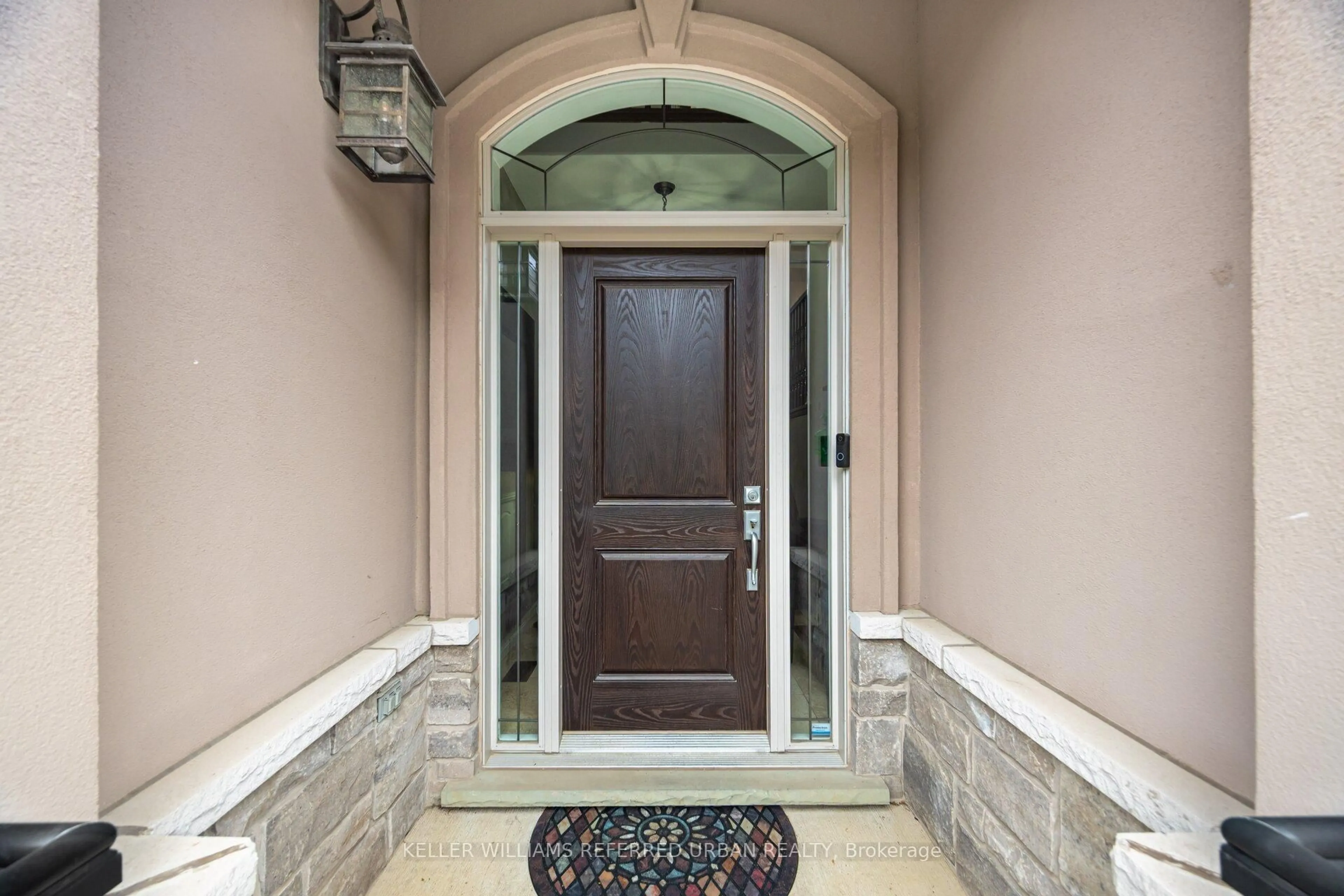 Indoor entryway for 1004 Lindley Common N/A, Burlington Ontario L7T 2C7