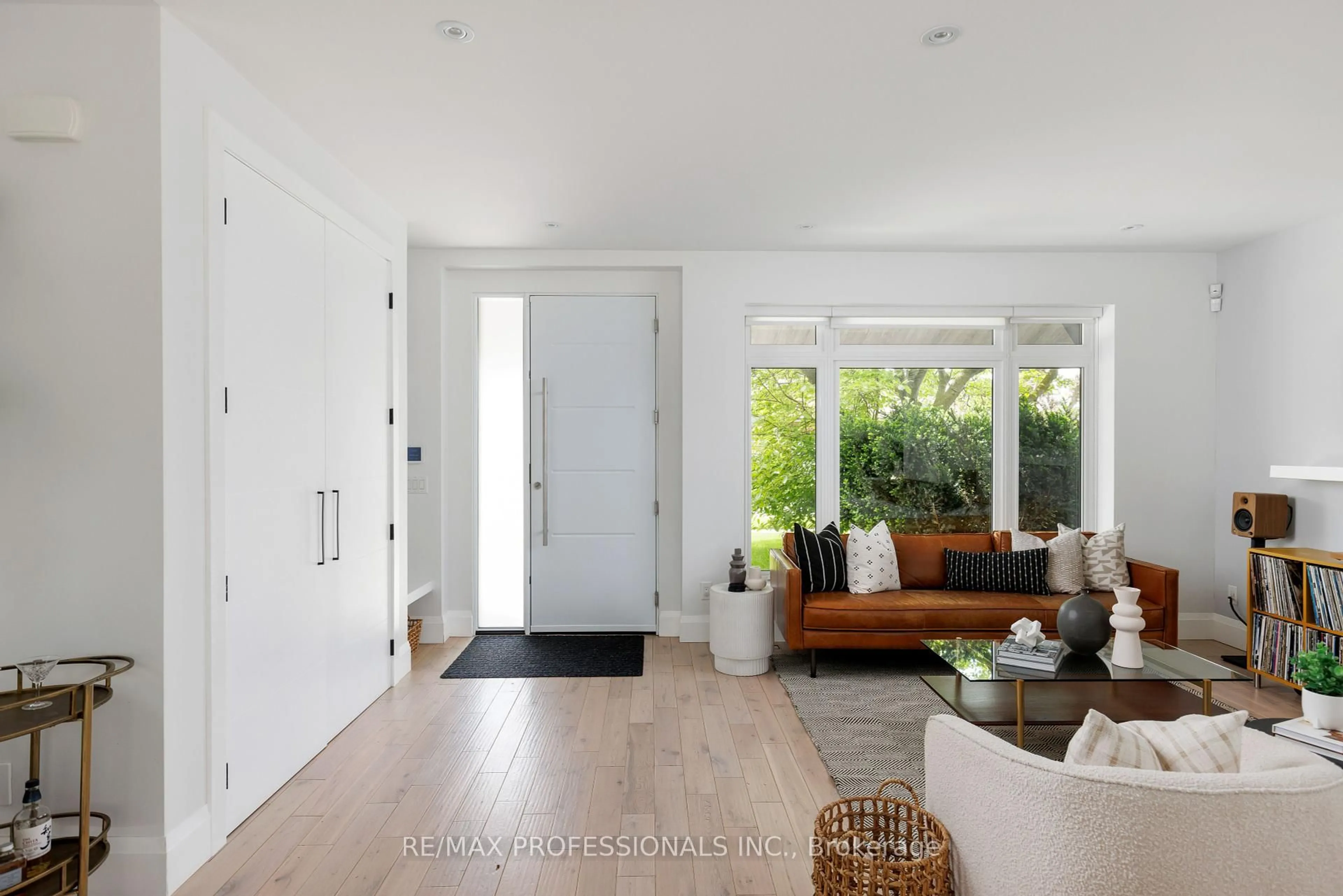 Indoor entryway for 60 Keane Ave, Toronto Ontario M9B 2C2