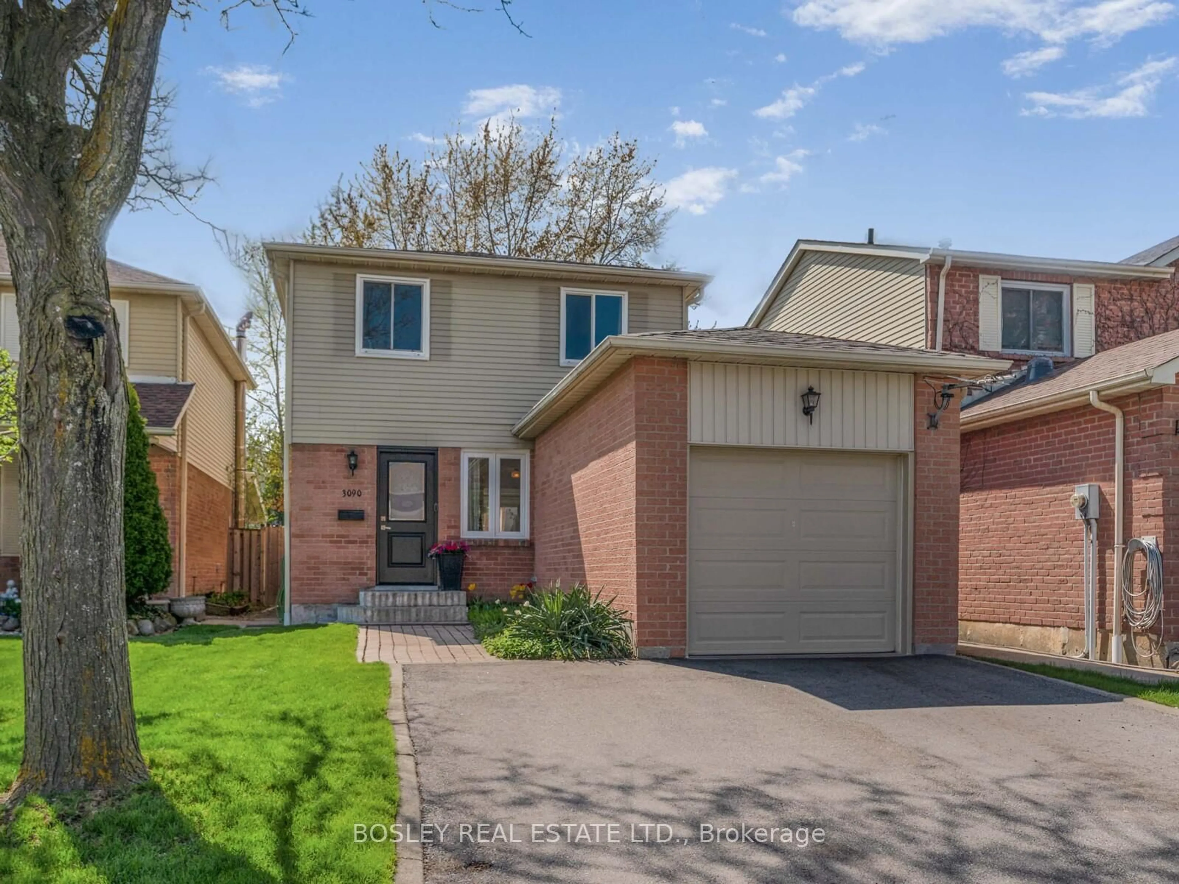 Home with brick exterior material, street for 3090 Keynes Cres, Mississauga Ontario L5N 3A1