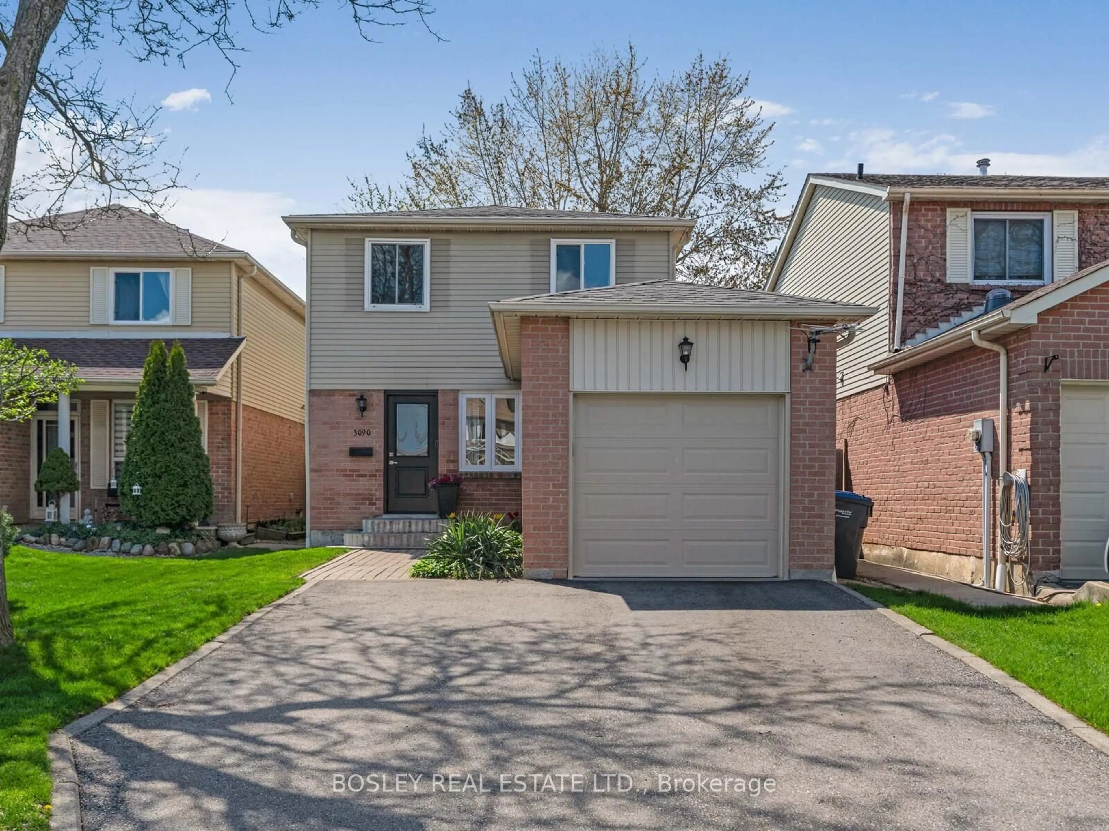 Home with brick exterior material, street for 3090 Keynes Cres, Mississauga Ontario L5N 3A1