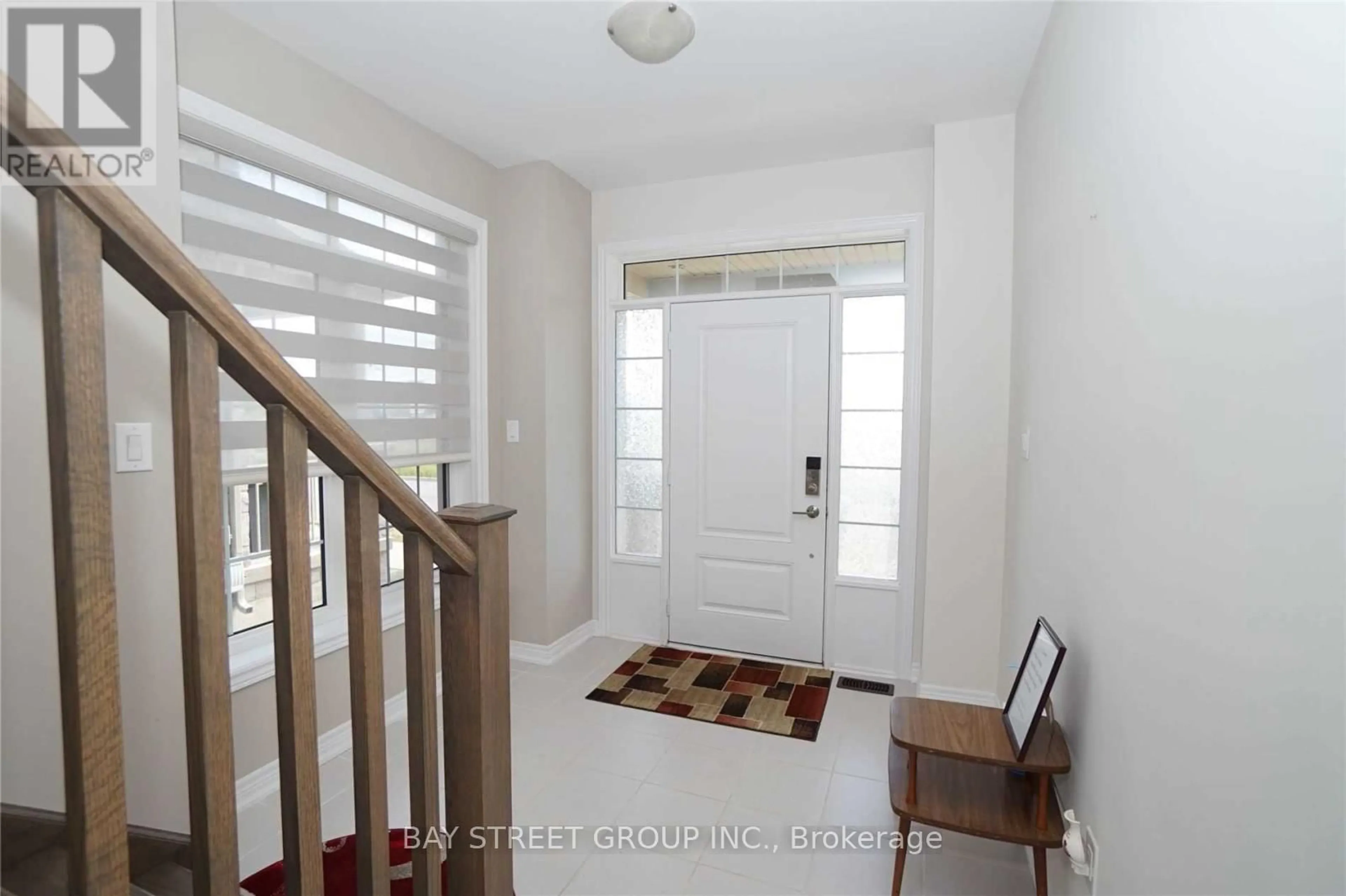 Indoor entryway for 3026 Postridge Dr #14, Oakville Ontario L6H 0R8