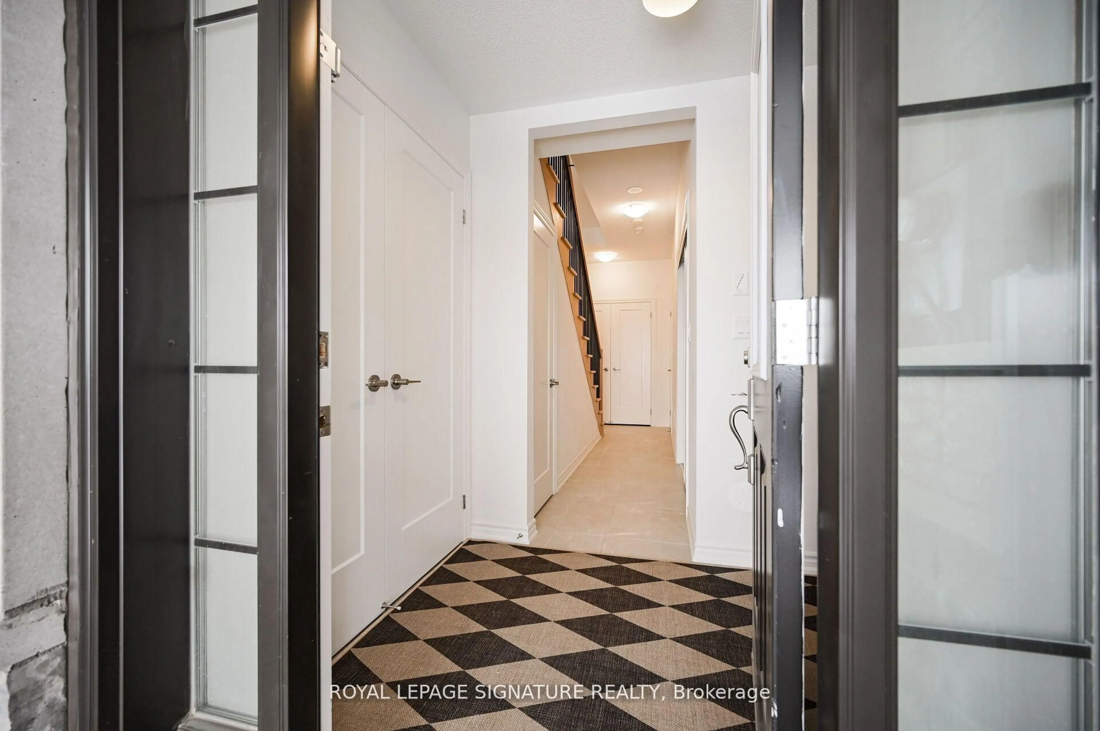 Indoor entryway for 389 Thimbleweed Crt, Milton Ontario L9E 1T3