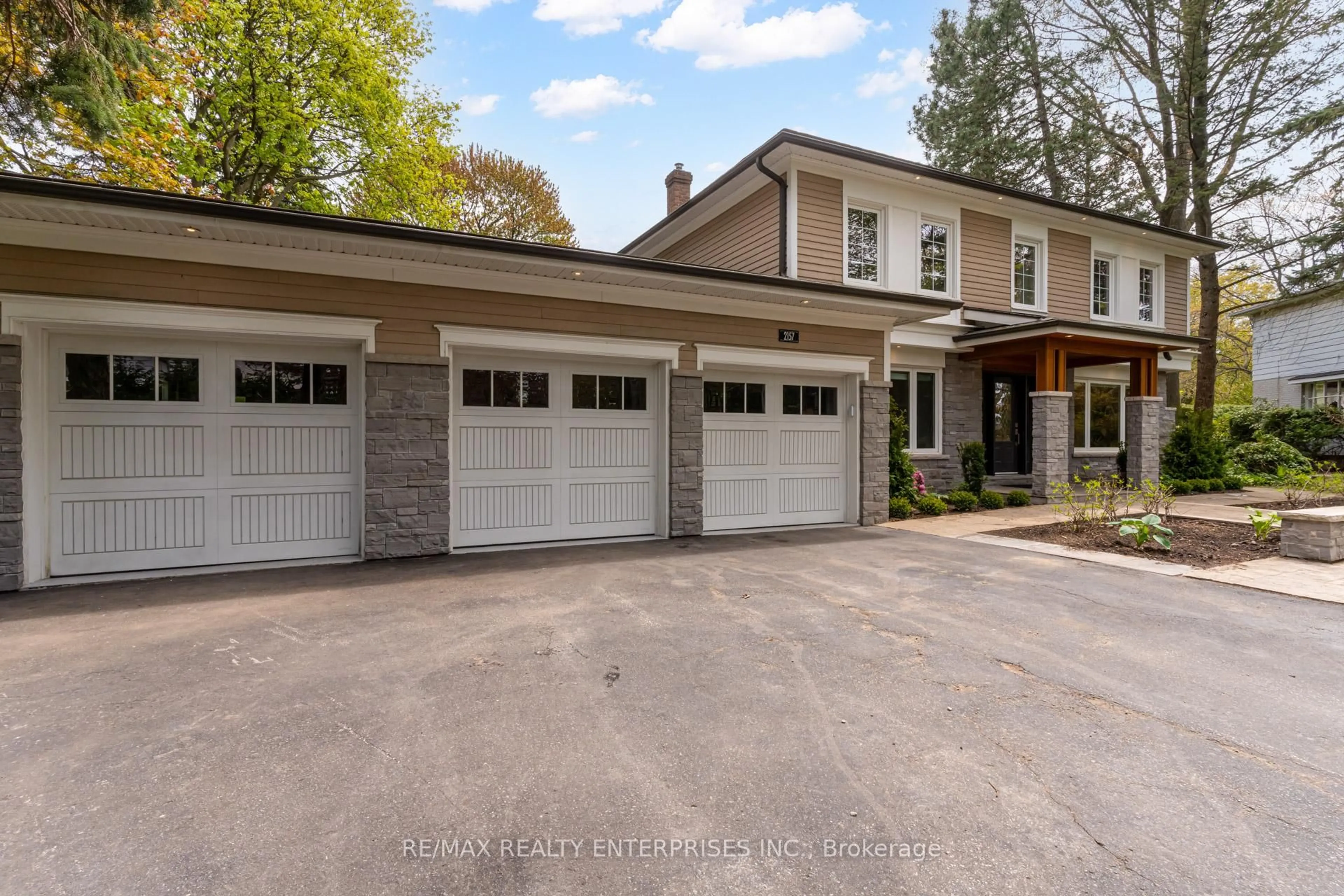 Home with brick exterior material, street for 2157 Hillfield Crt, Mississauga Ontario L5B 1Y2