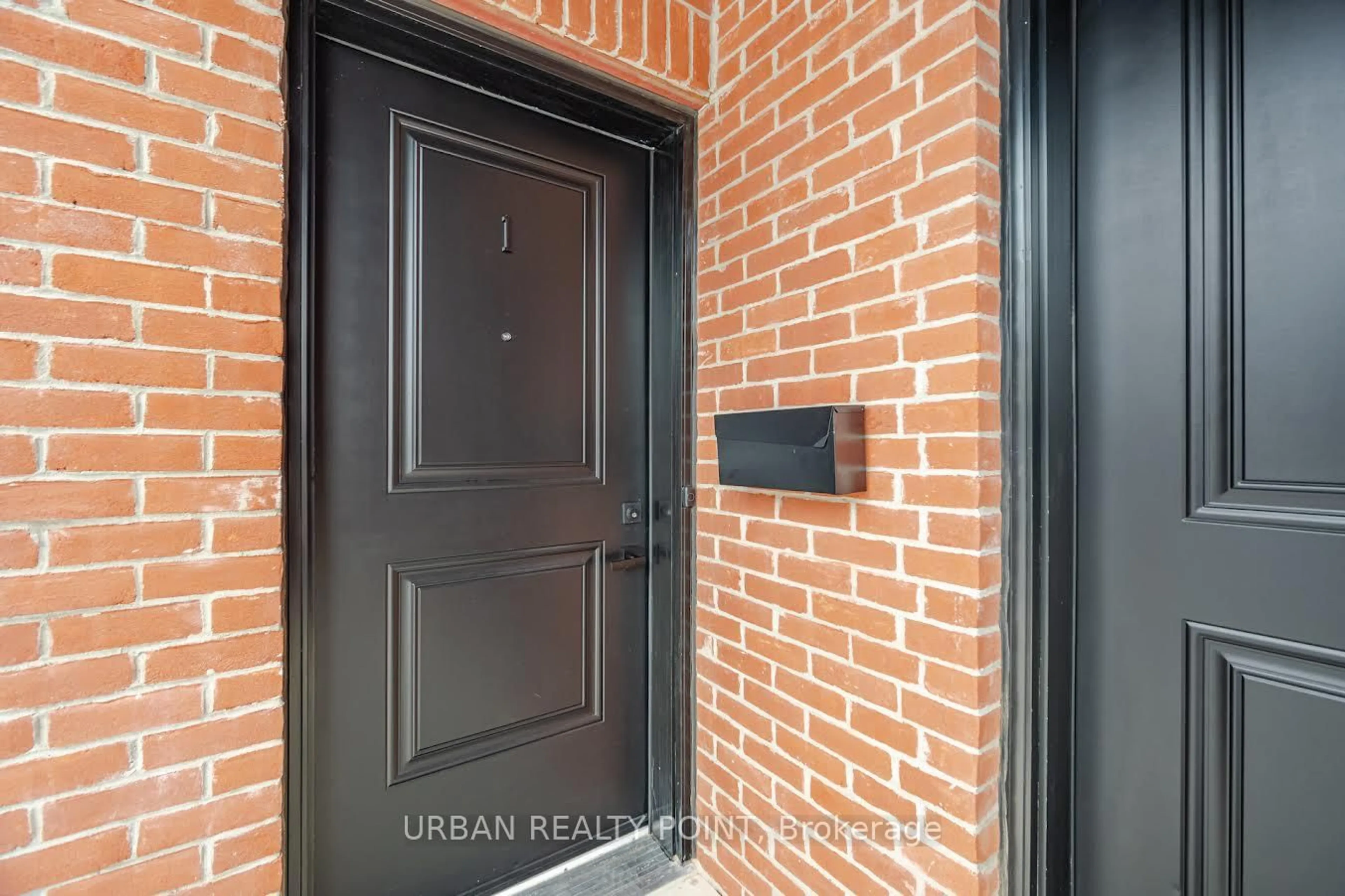 Indoor entryway for 757 Gladstone Ave, Toronto Ontario M6H 3J5