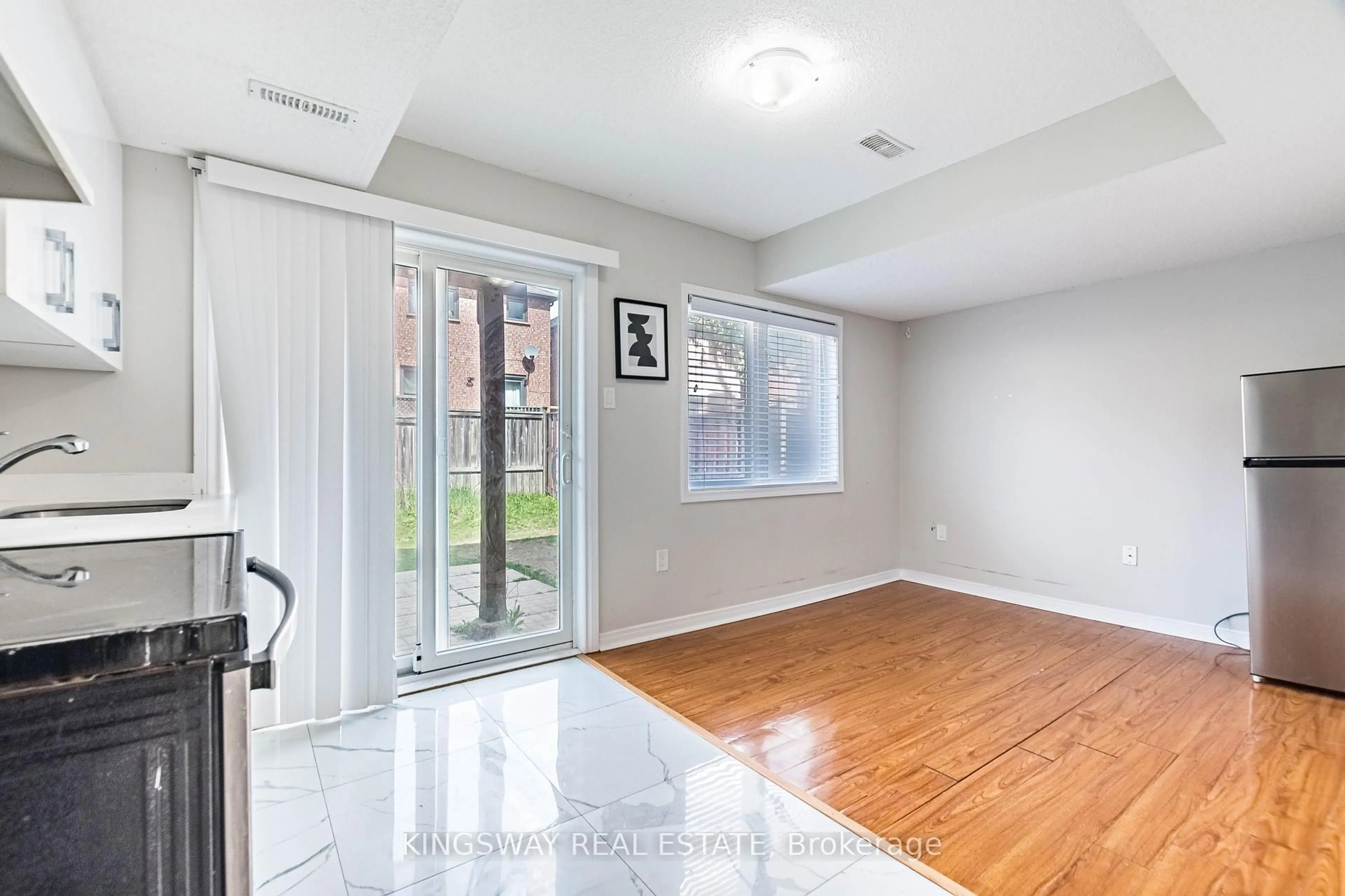 Unknown for 5821 Tiz Rd, Mississauga Ontario L5R 0B4