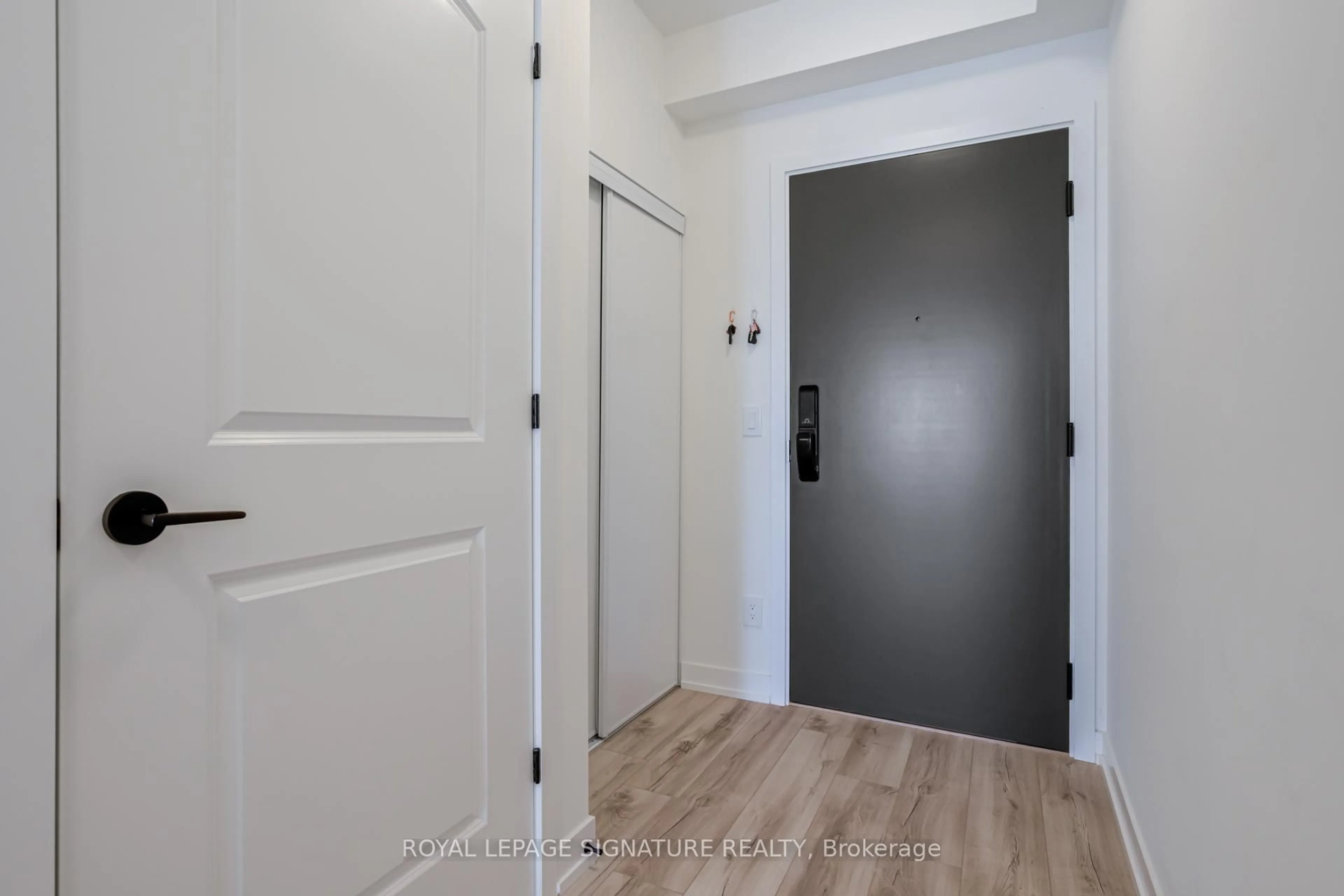 Indoor entryway for 335 Wheat Boom Dr #1110, Oakville Ontario L6H 7Y1