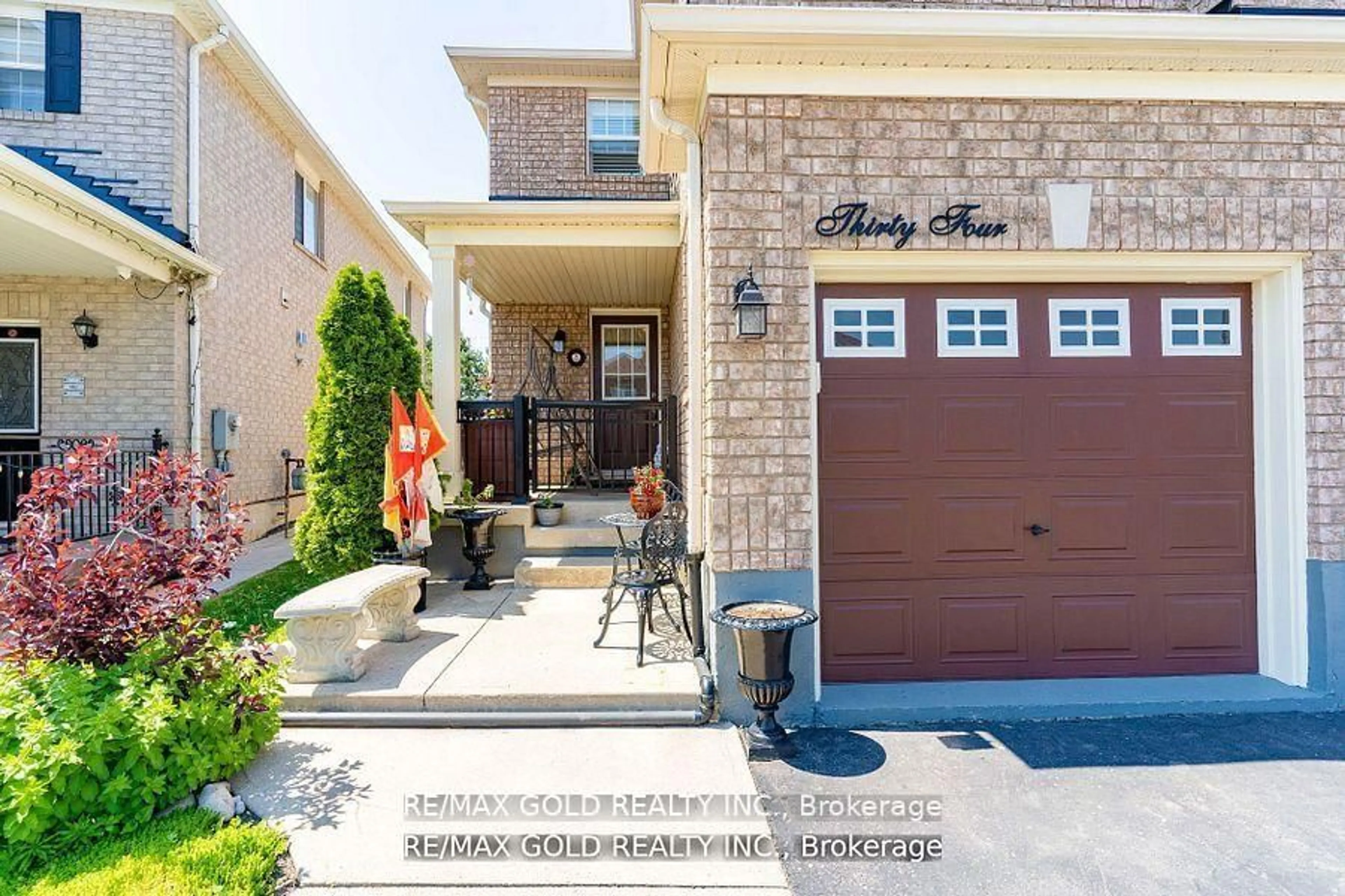 Home with brick exterior material, street for 34 Jingle Cres, Brampton Ontario L6S 0B2