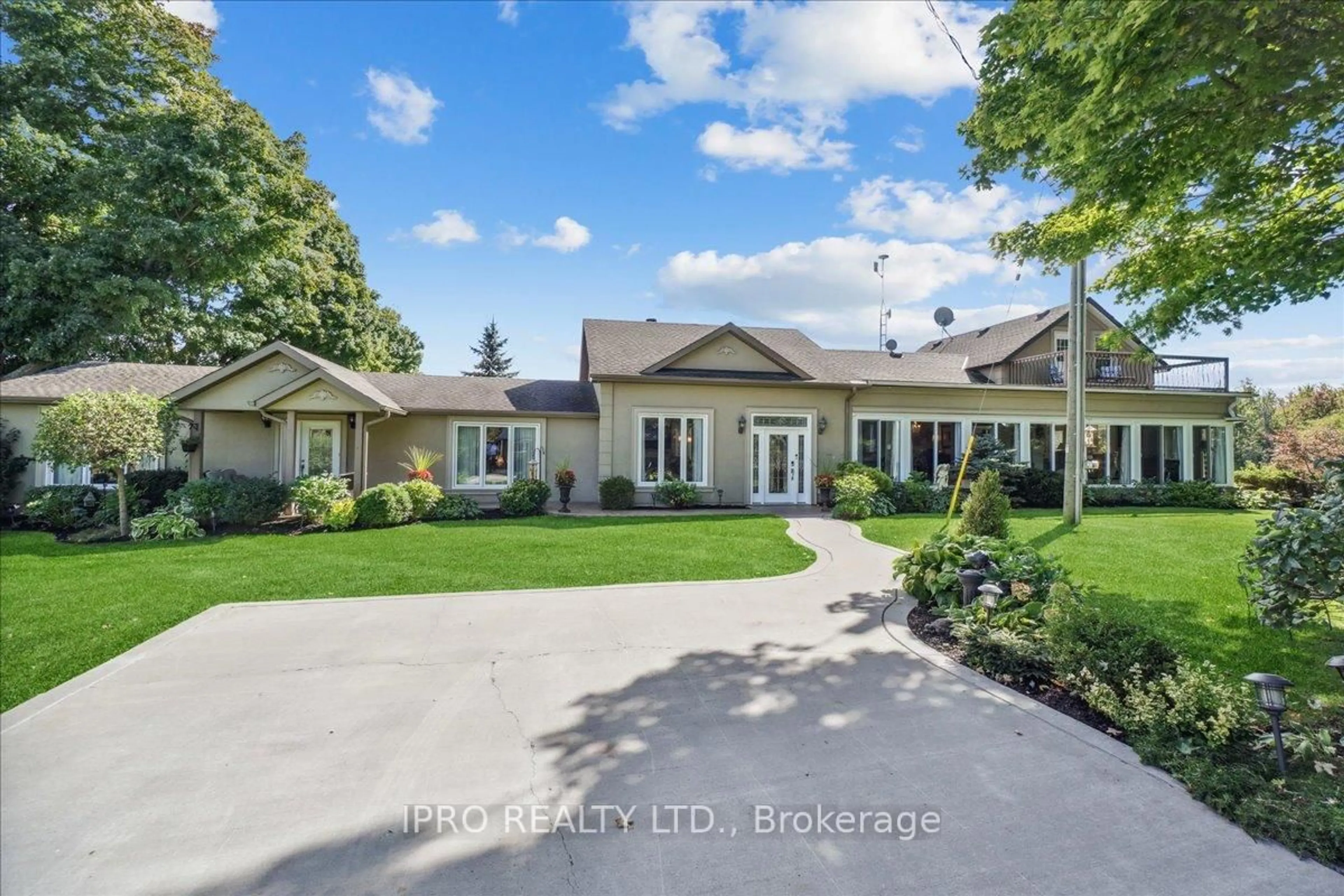 A pic from outside/outdoor area/front of a property/back of a property/a pic from drone, street for 12509 DUBLIN Line, Halton Hills Ontario L7J 2M1