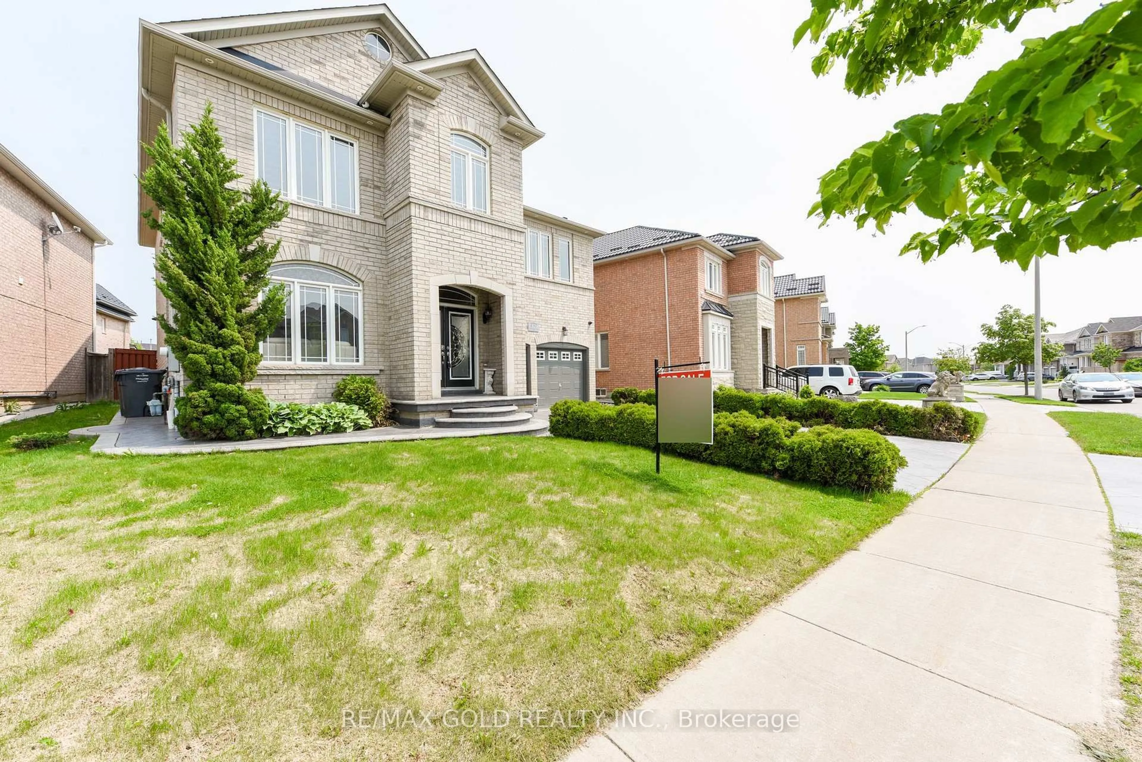 Home with brick exterior material, street for 137 EARLSBRIDGE Blvd, Brampton Ontario L7A 3T7