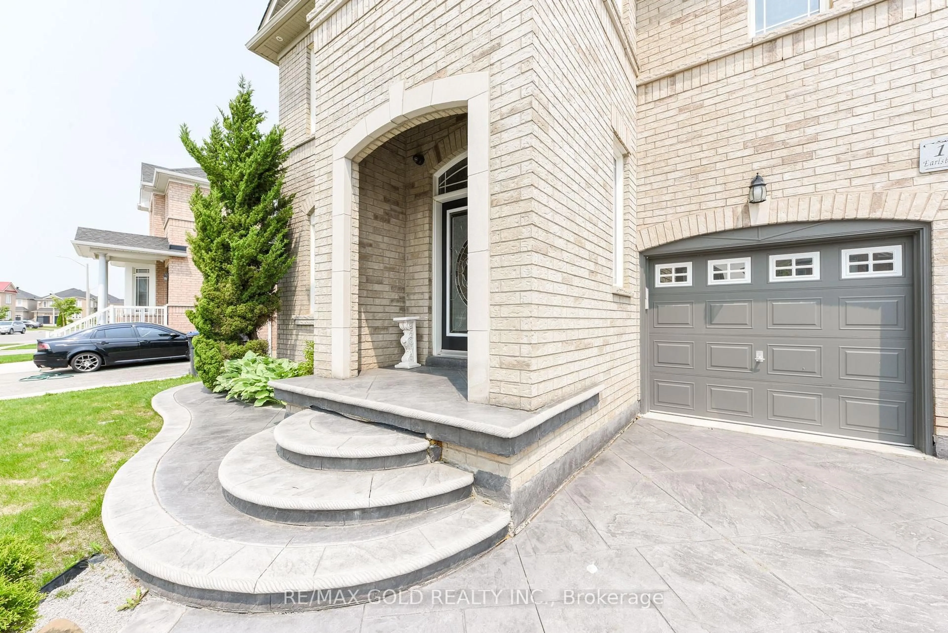 Unknown for 137 EARLSBRIDGE Blvd, Brampton Ontario L7A 3T7