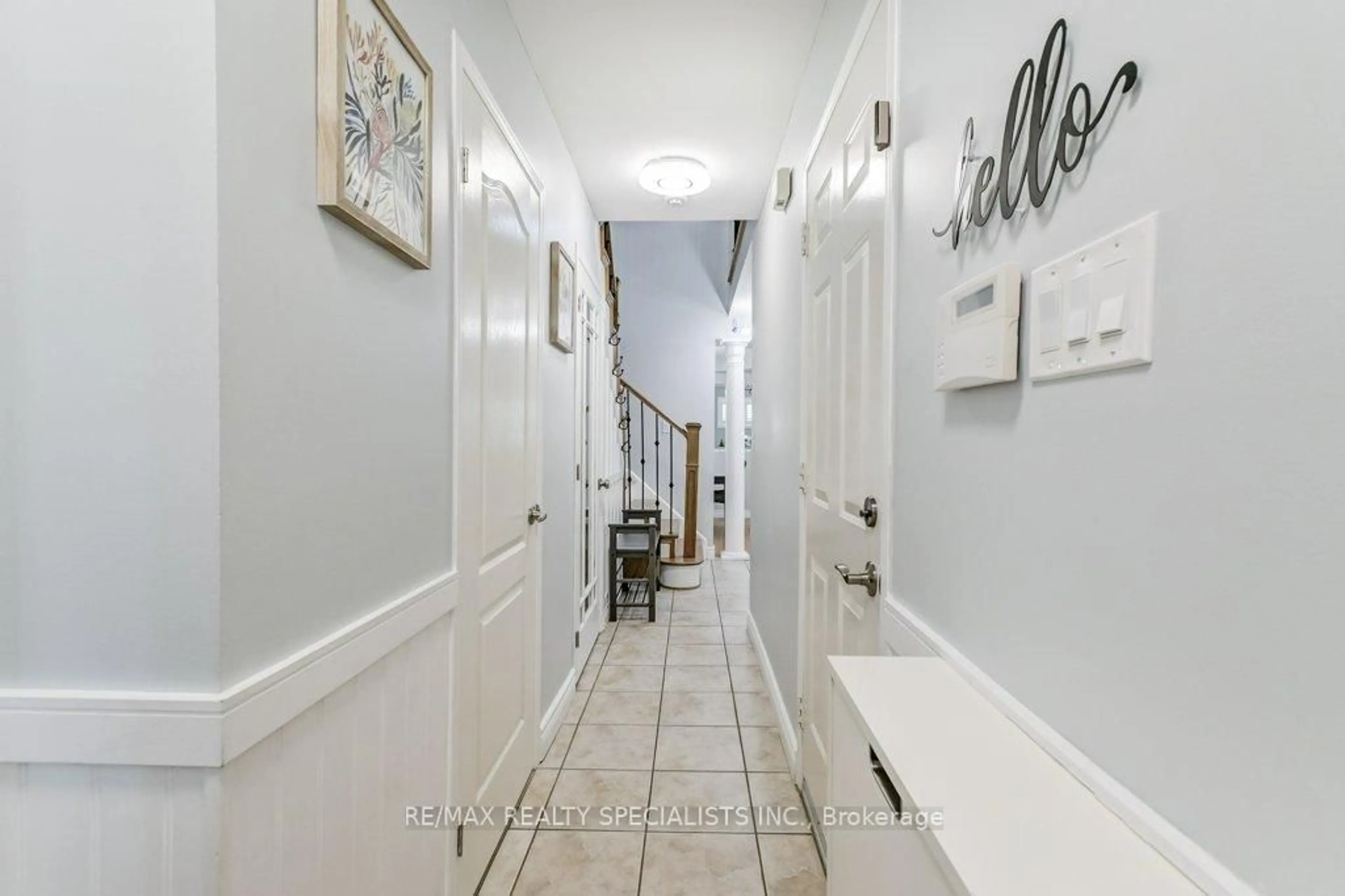 Indoor entryway for 7362 Banffshire Crt, Mississauga Ontario L5N 8A1