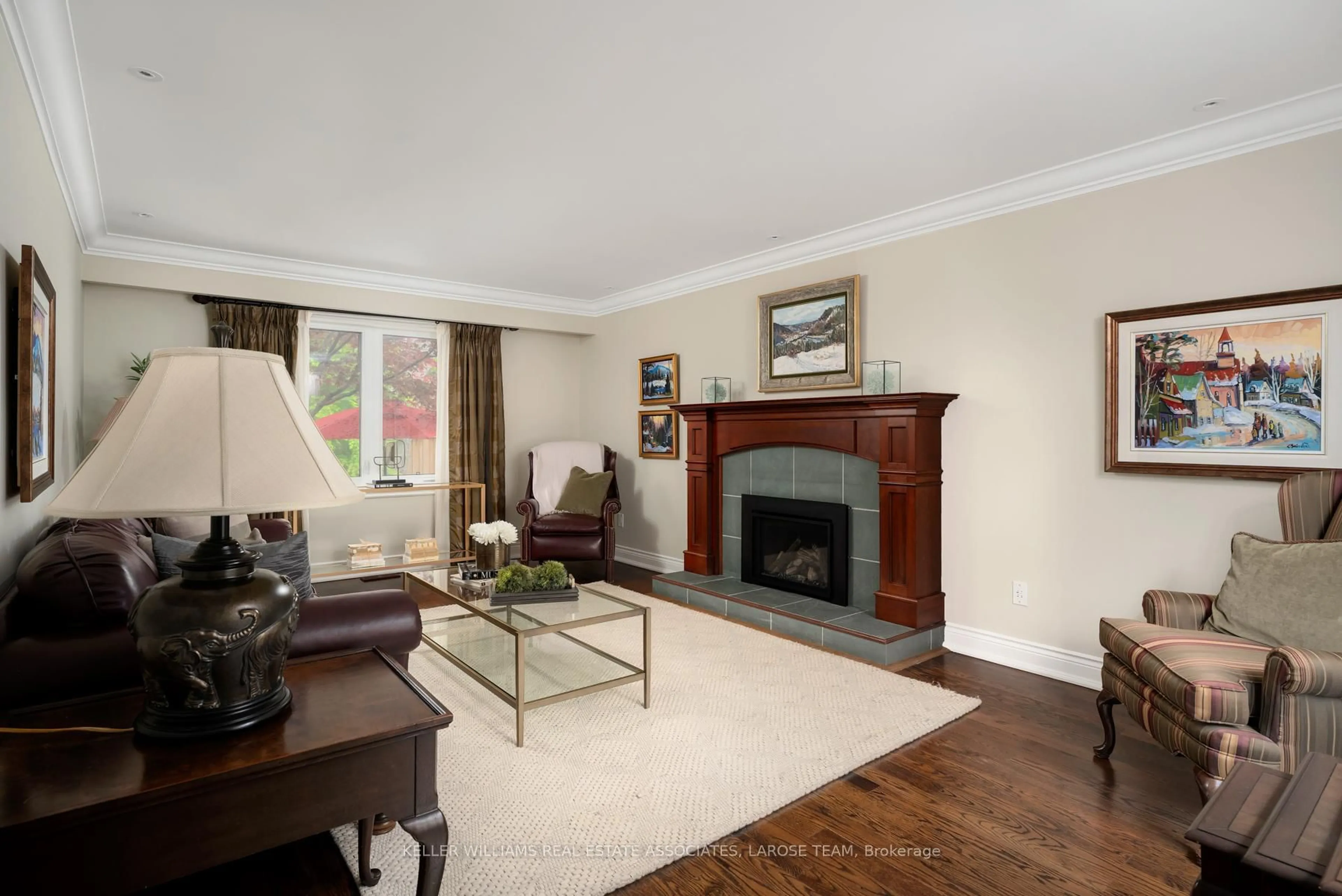 Living room with furniture, unknown for 1485 Tecumseh Park Dr, Mississauga Ontario L5H 2W7