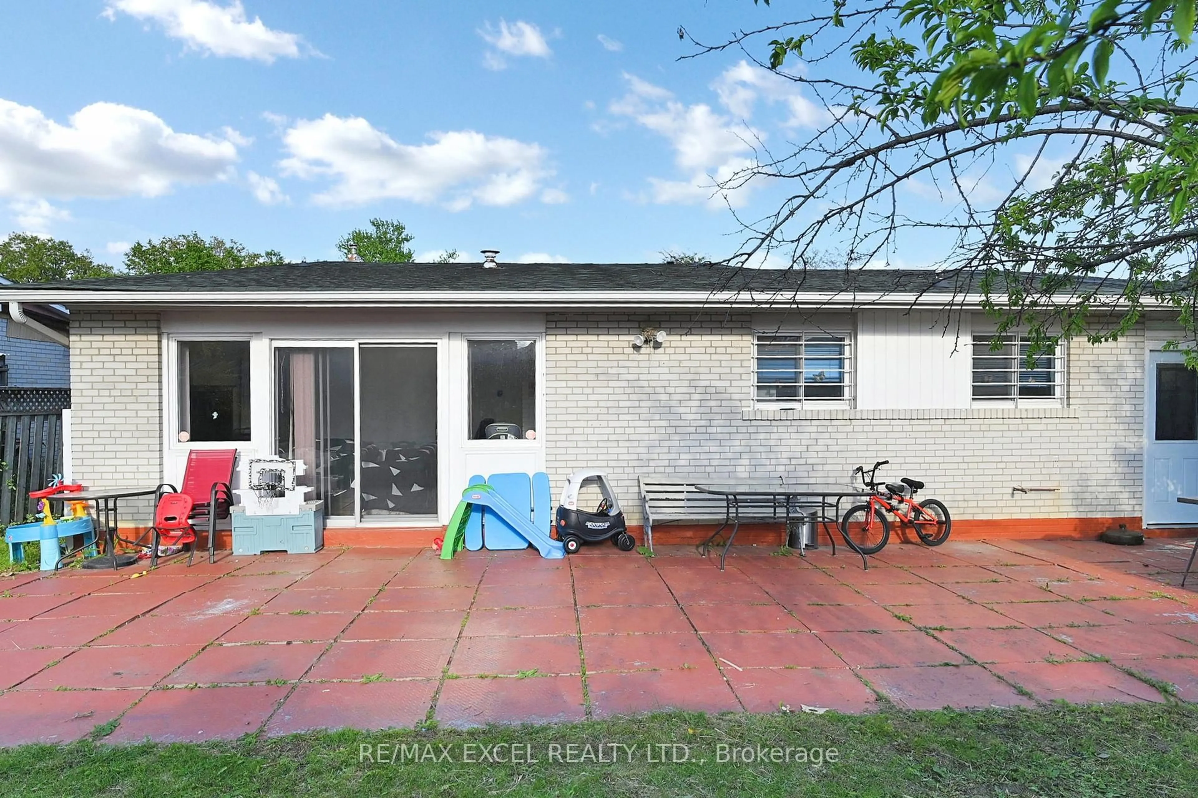 Patio, street for 51 Kendleton Ave, Toronto Ontario M9V 1T9