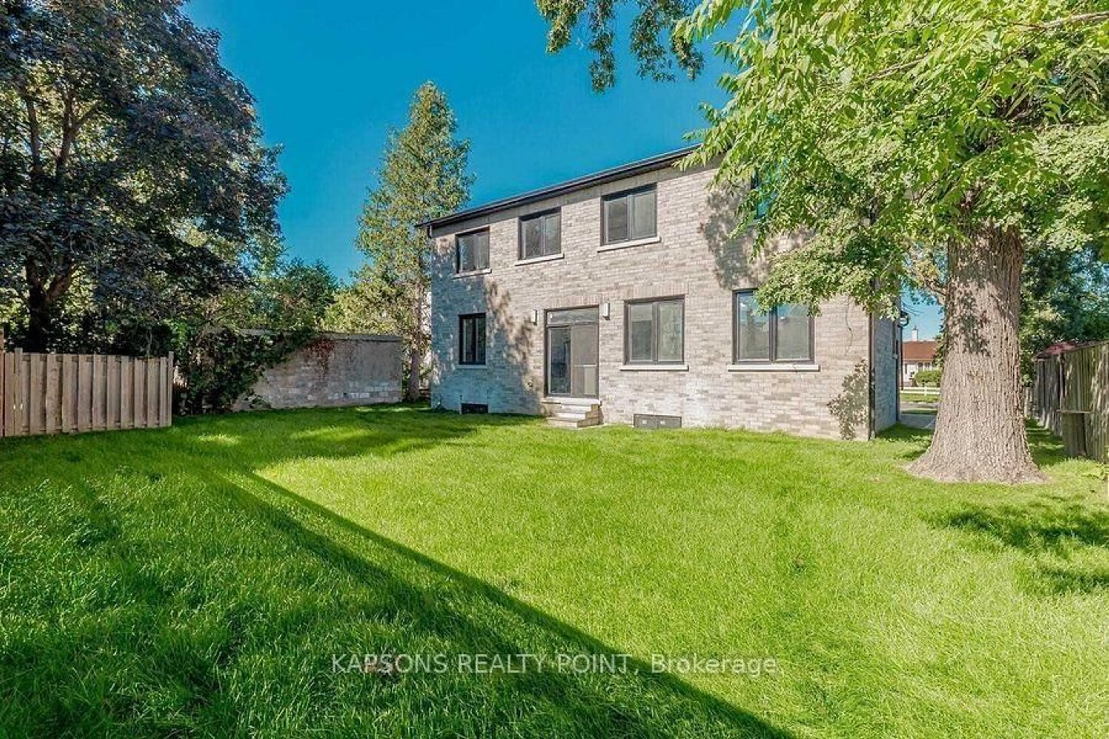 A pic from outside/outdoor area/front of a property/back of a property/a pic from drone, street for 137 Mcmurchy Ave, Brampton Ontario L6Y 1Z1