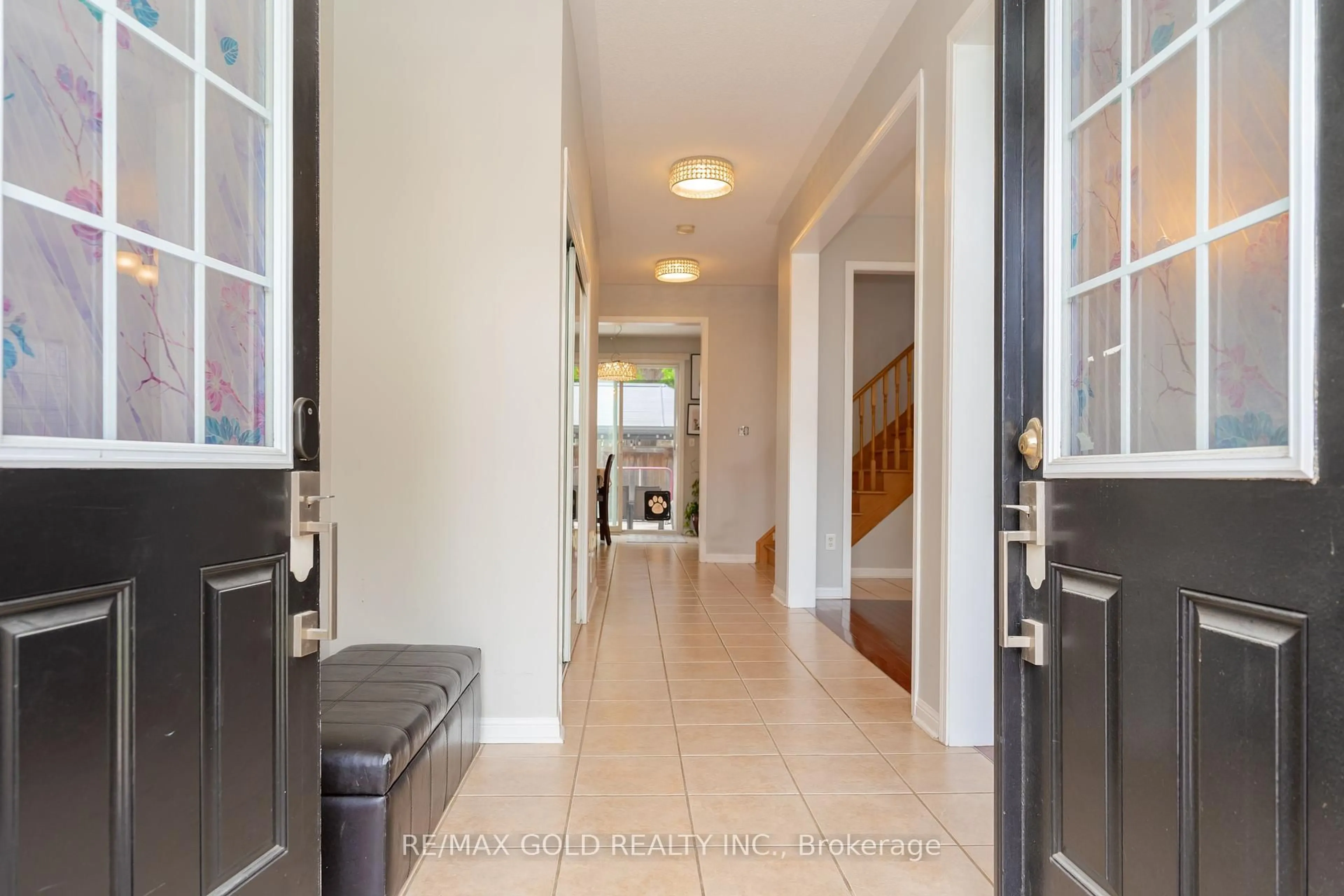 Indoor entryway for 6 Bettey Rd, Brampton Ontario L6P 1S9
