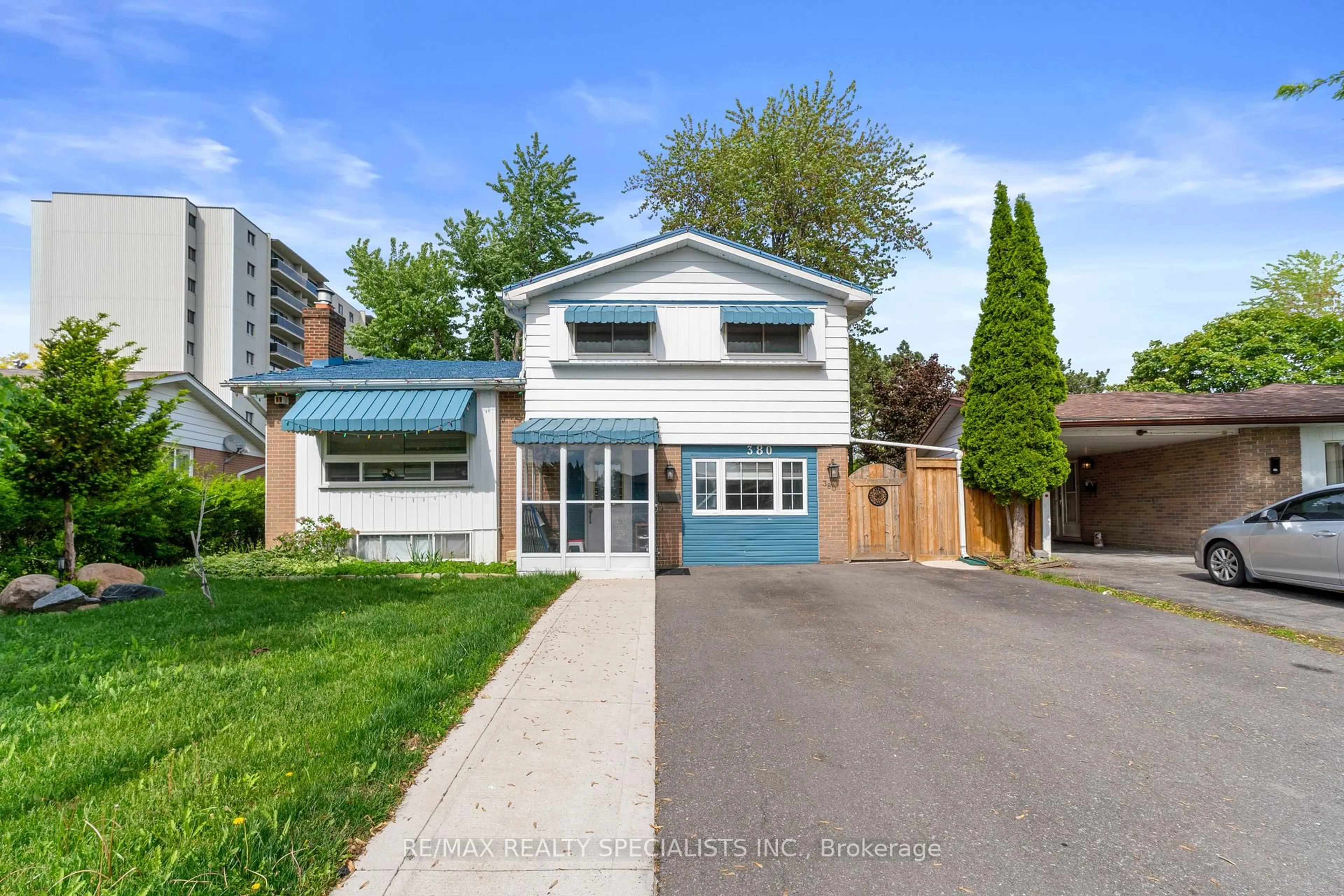 A pic from outside/outdoor area/front of a property/back of a property/a pic from drone, street for 380 Bartley Bull Pkwy, Brampton Ontario L6W 2L8