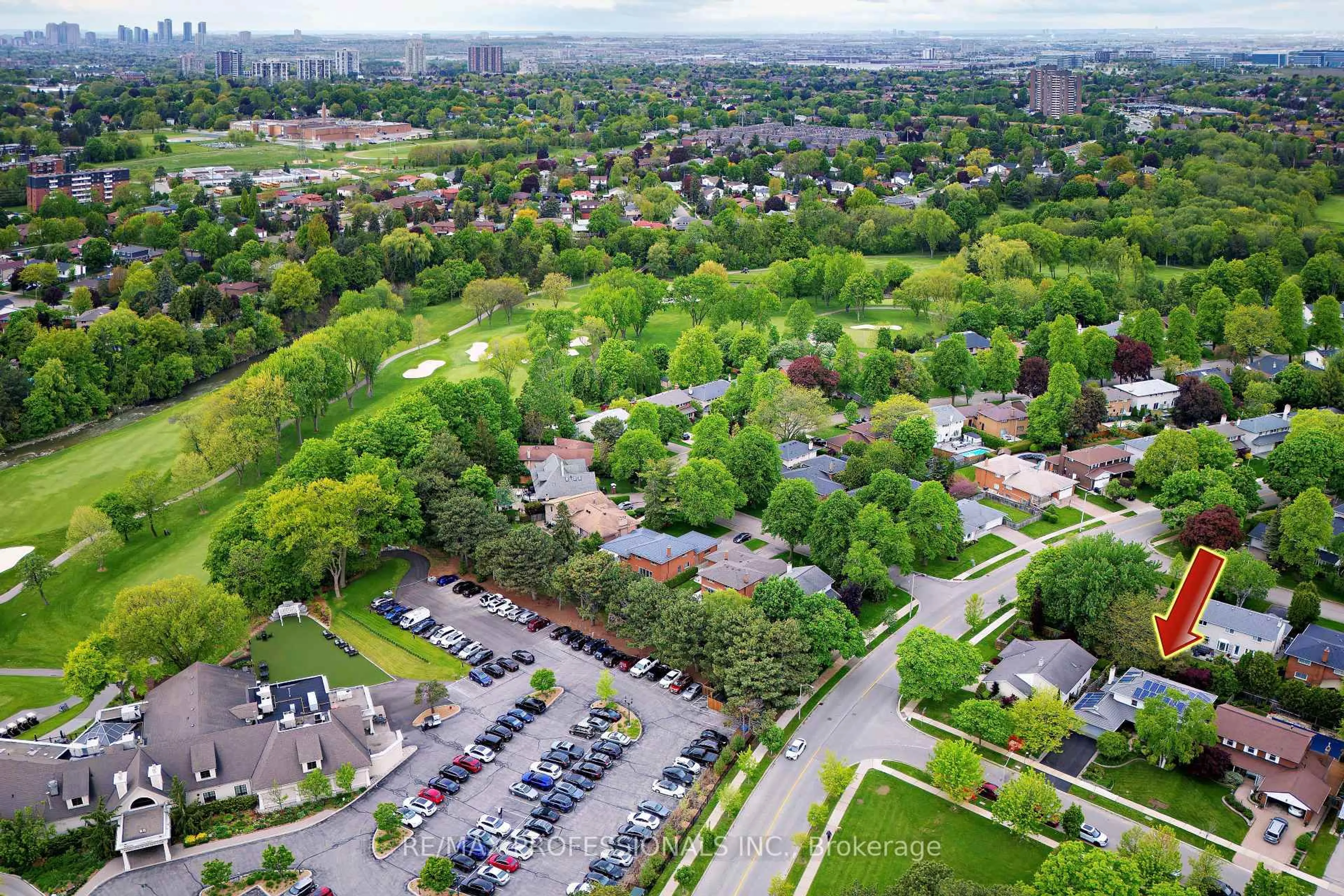 A pic from outside/outdoor area/front of a property/back of a property/a pic from drone, street for 56 Silverthorne Bush Dr, Toronto Ontario M9C 2X8