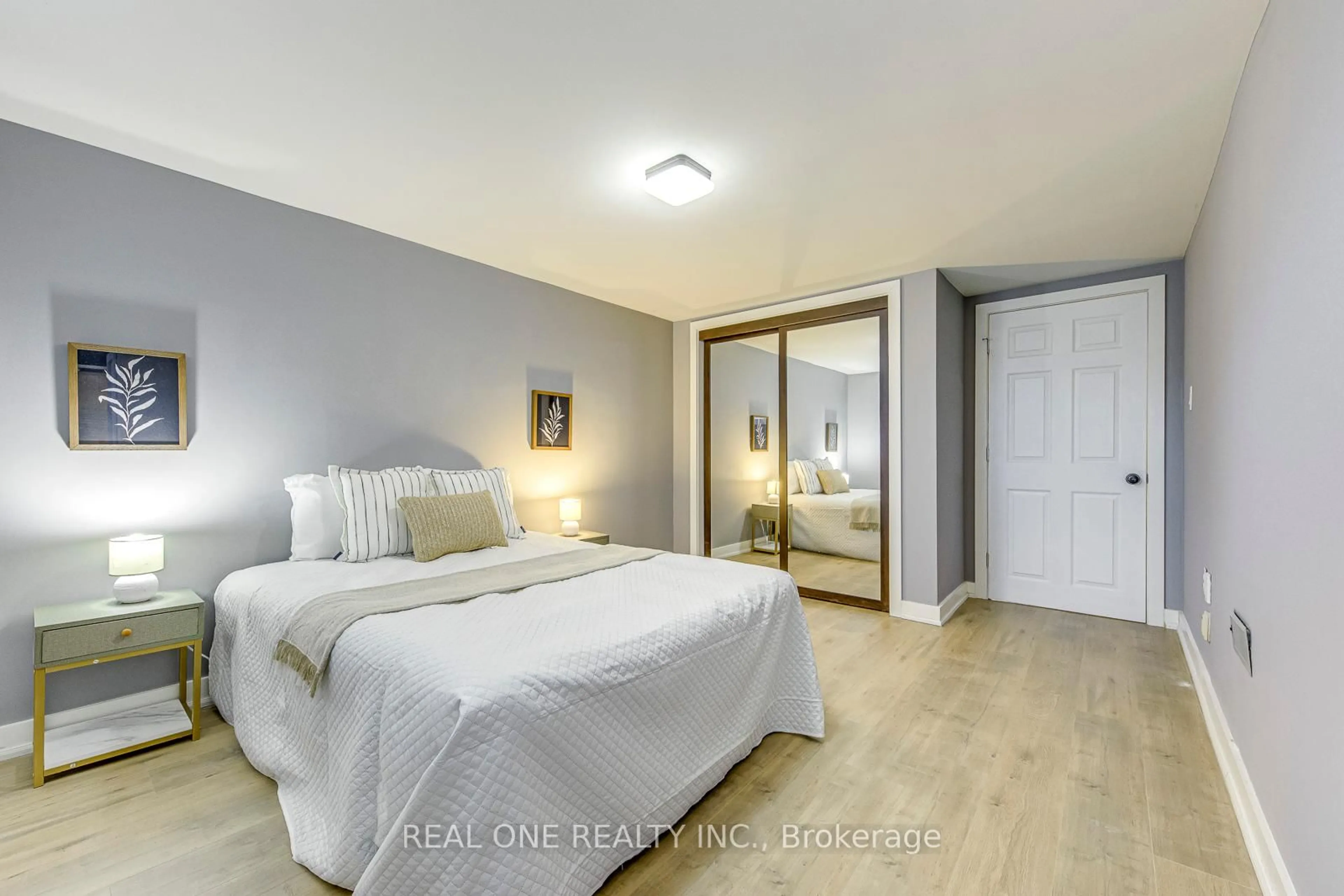Bedroom with bed, wood/laminate floor for 5452 Croydon Rd, Burlington Ontario L7L 3J4