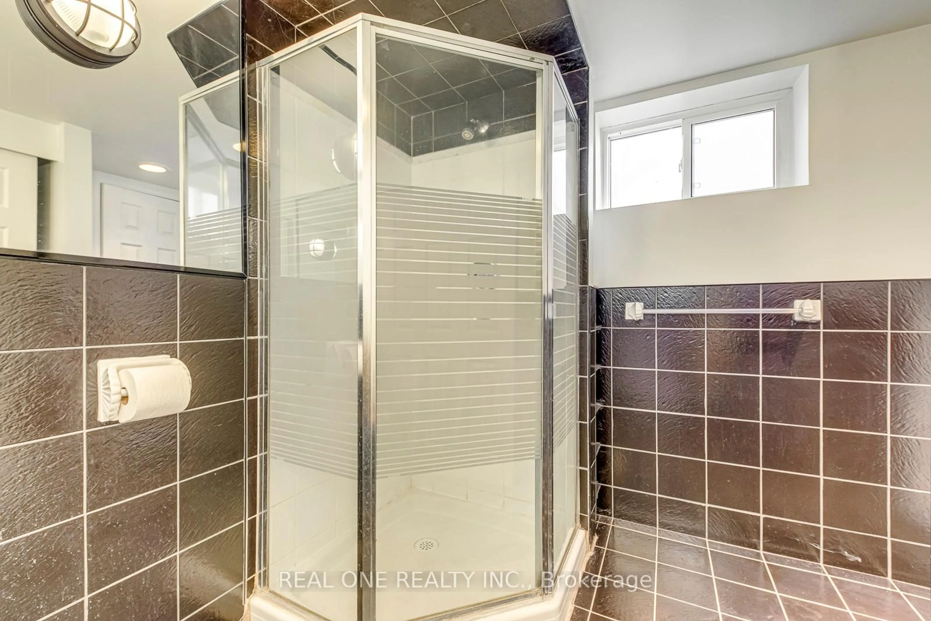 Contemporary bathroom, ceramic/tile floor for 5452 Croydon Rd, Burlington Ontario L7L 3J4