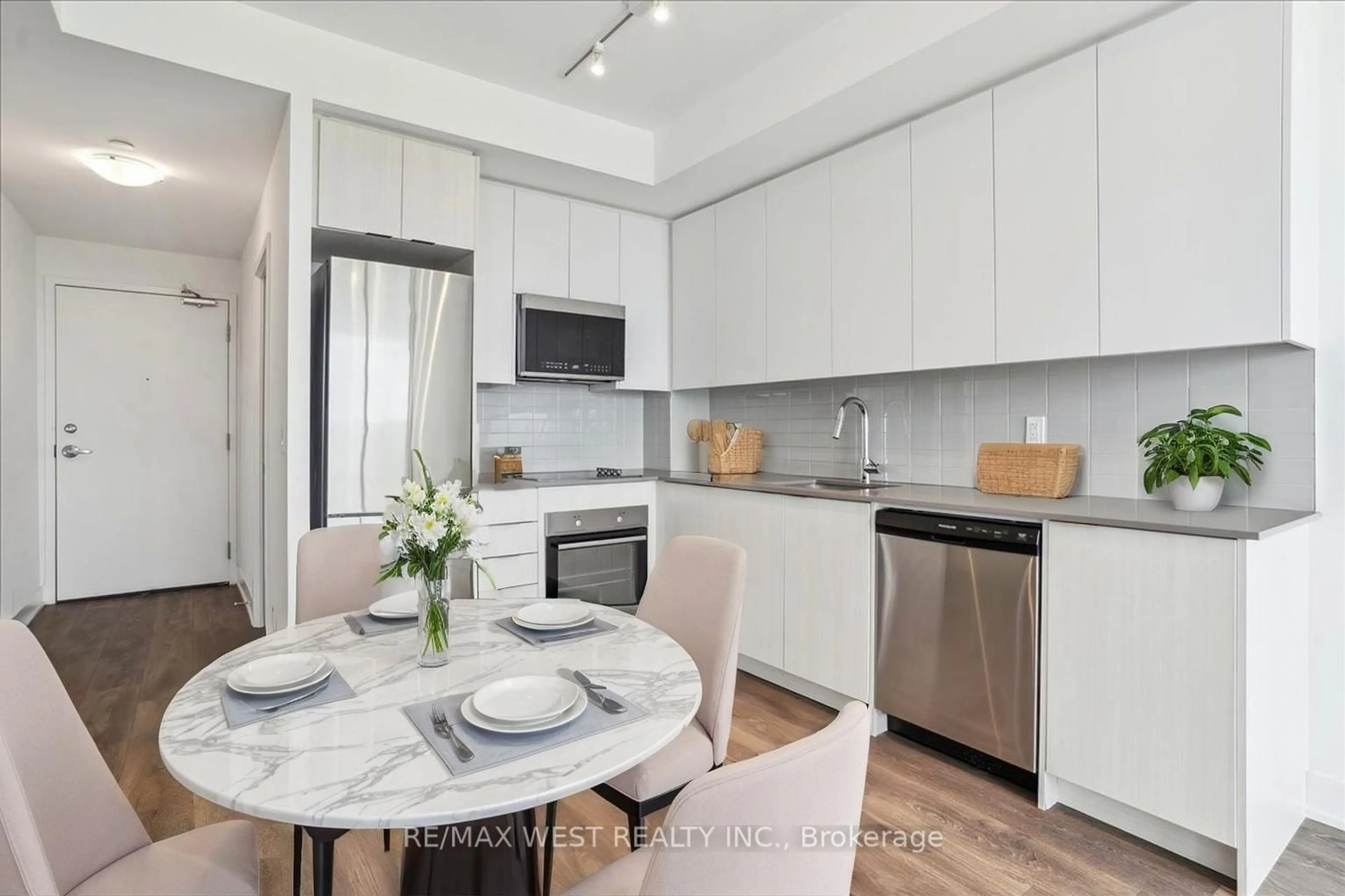 Open concept kitchen, unknown for 297 Oak Walk Dr #2406, Oakville Ontario L6H 3R6