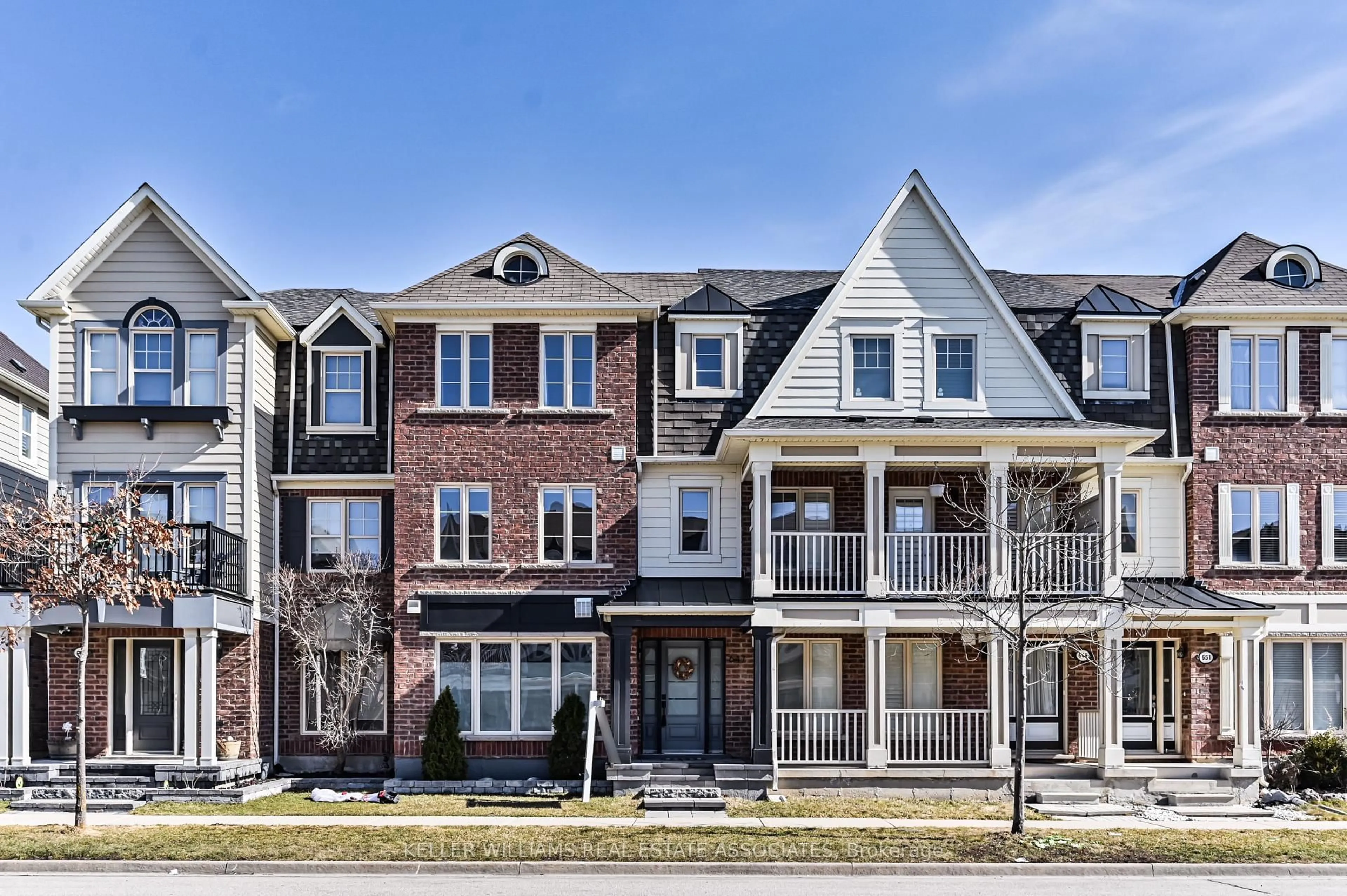 Home with brick exterior material, street for 647 Scott Blvd, Milton Ontario L9T 0P2